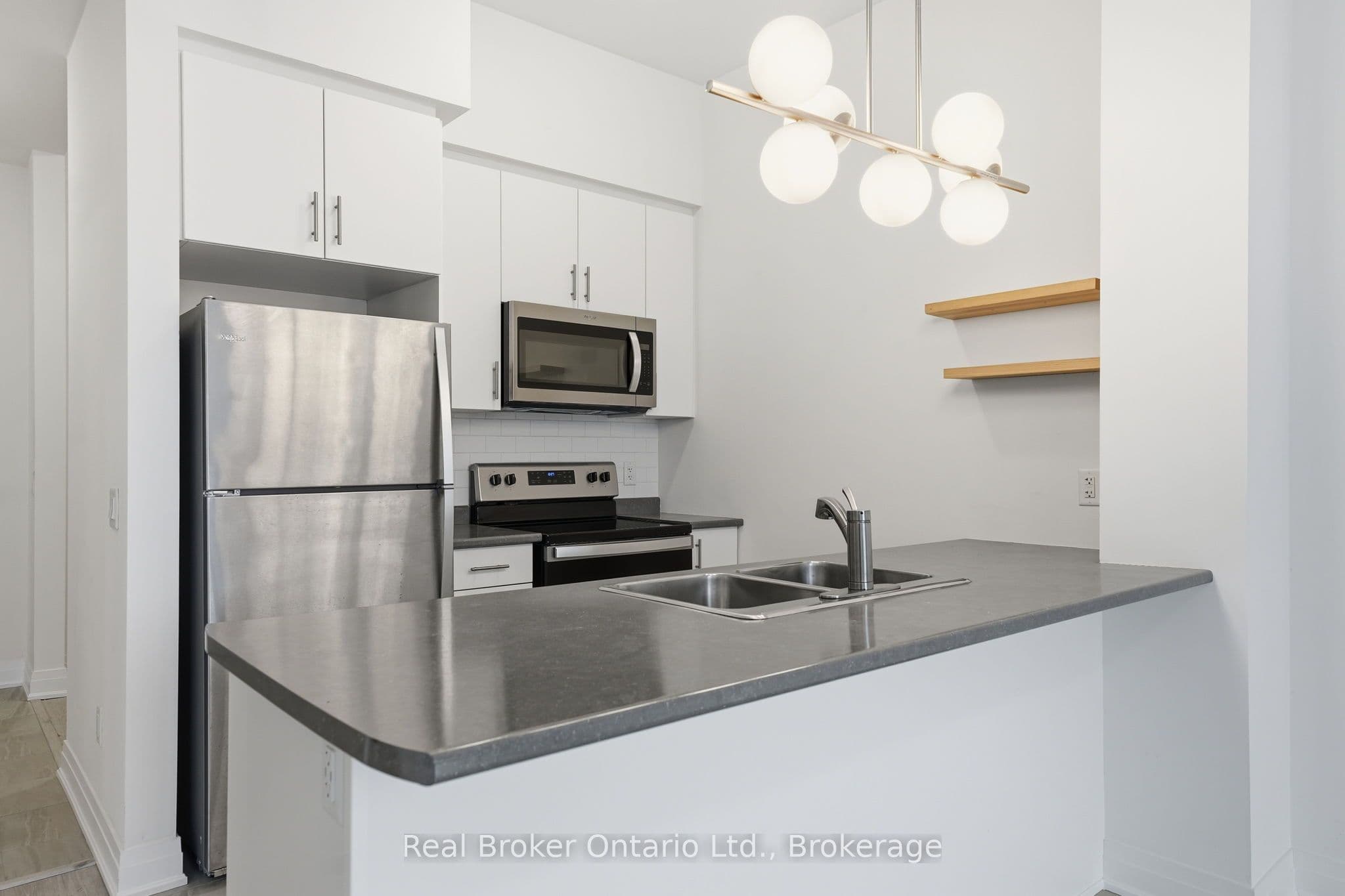 Unit 642 16 Concord Place photo 1