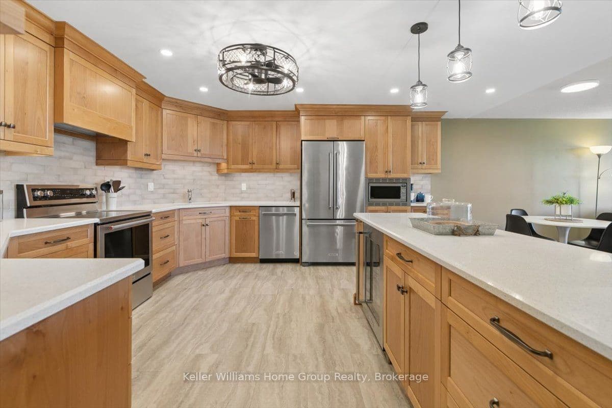 Unit 902 24 Marilyn Drive photo 1