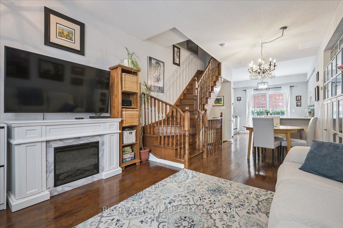 Unit TH 2 101 The Queensway N/A photo 1