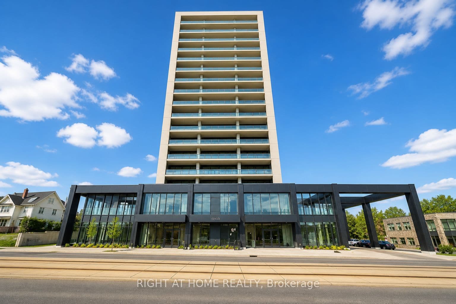Unit 101 741 king Street photo 1