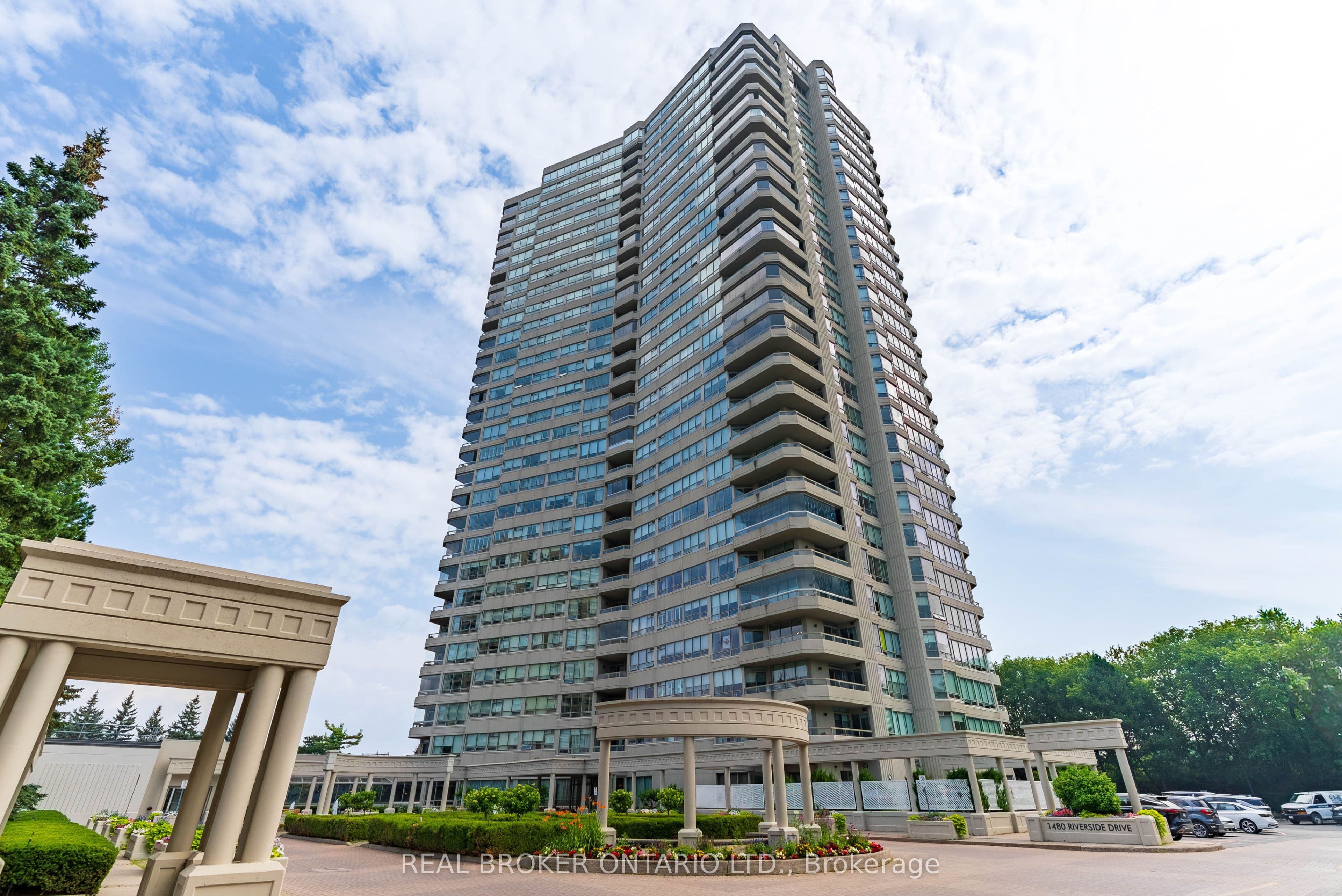 Unit 806 1480 Riverside Drive photo 1