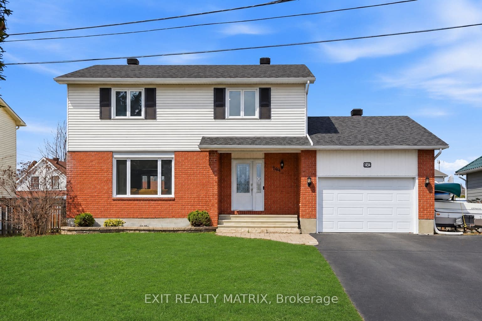 144 Centenaire Street photo 1