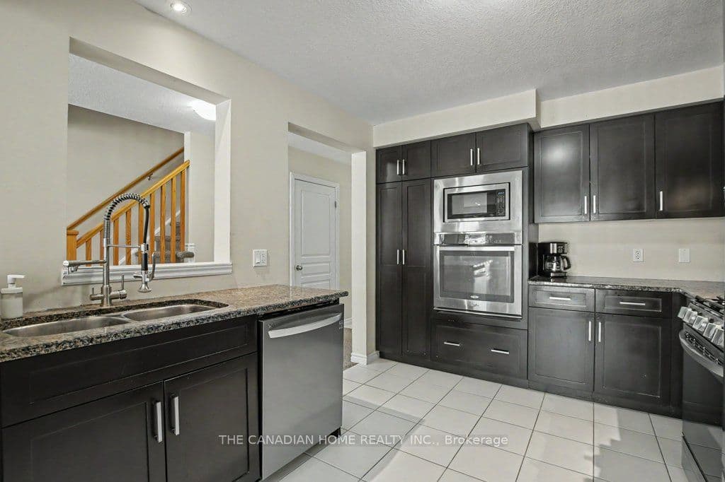 46 Jeffrey Drive photo 1