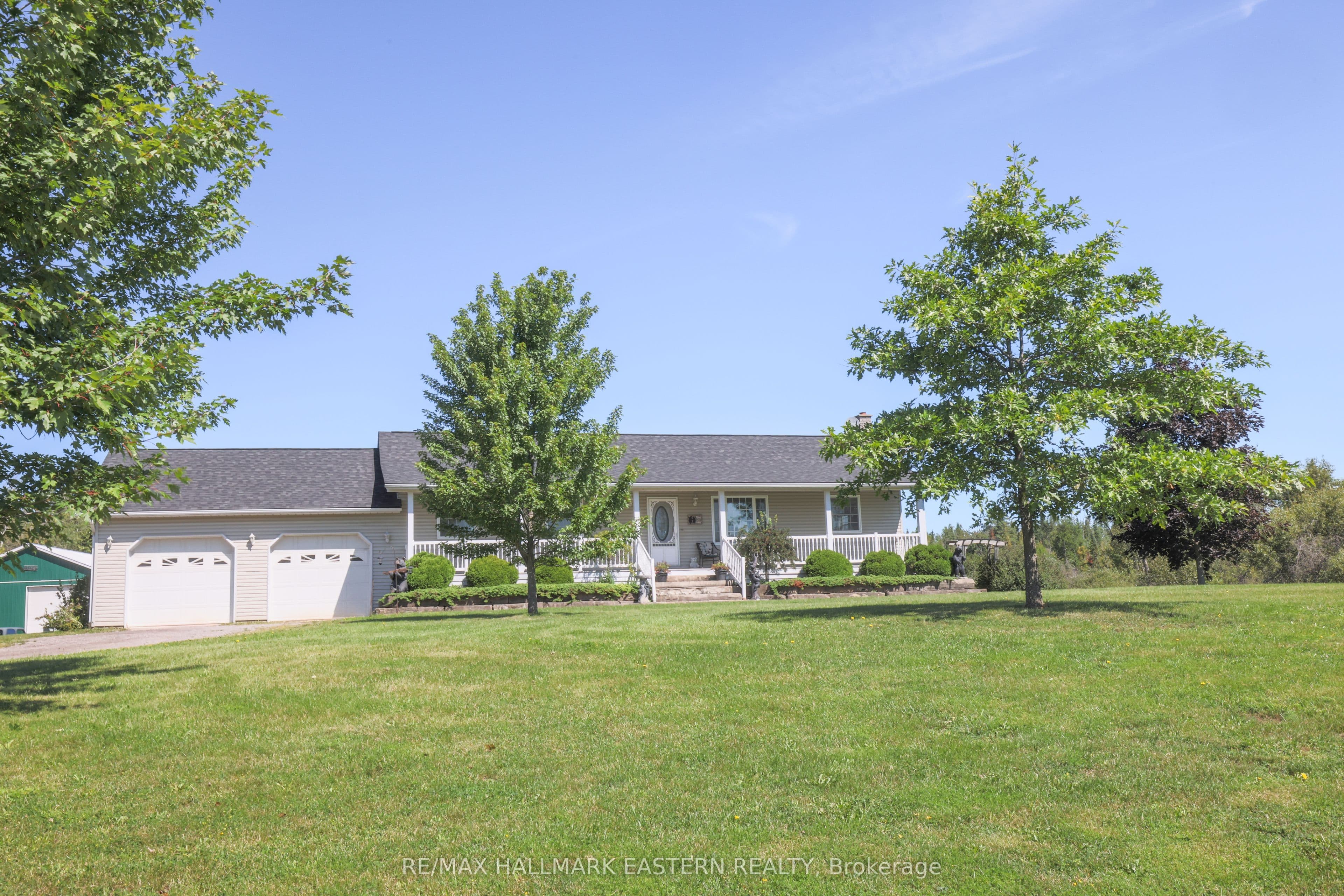 1738 8th Line photo 1