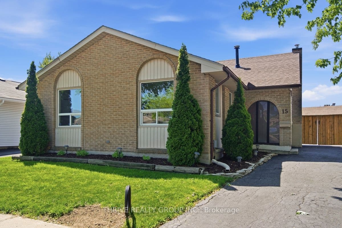 15 RENNY Crescent photo 1