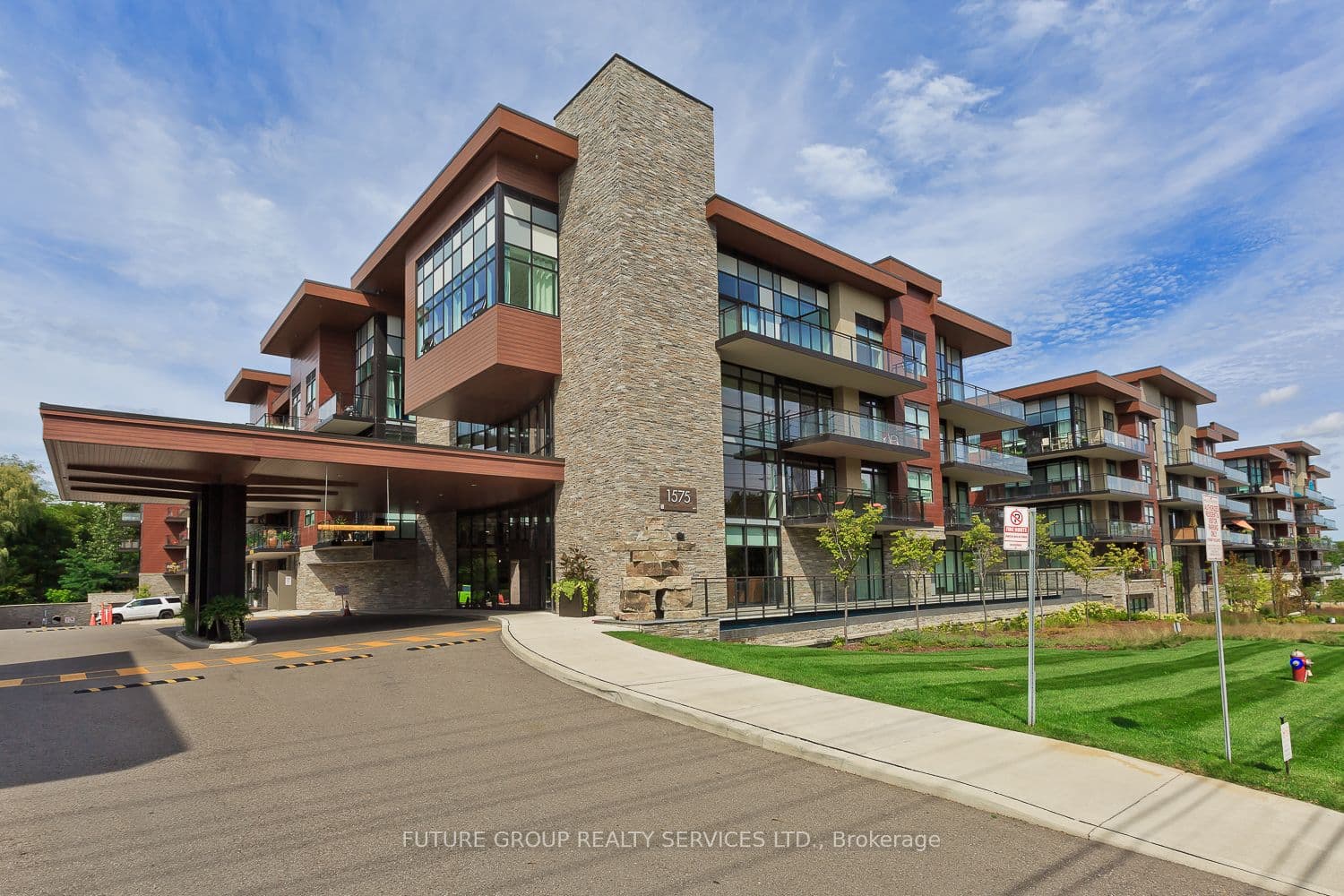 Unit 262 1575 Lakeshore Road photo 1