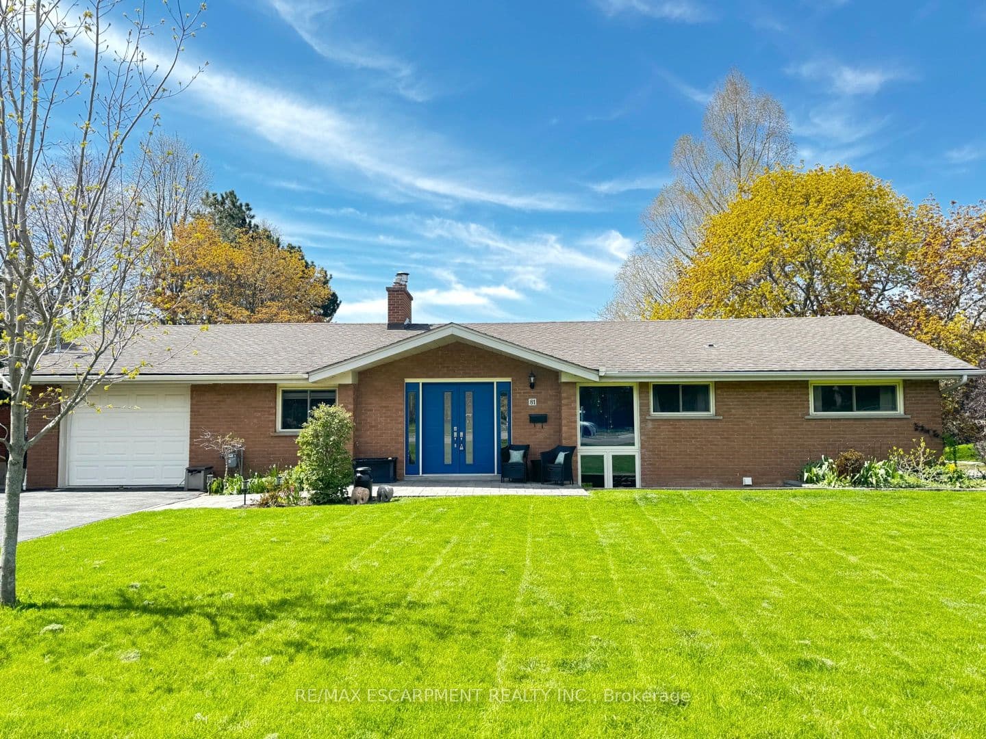 81 Thomson Drive photo 1