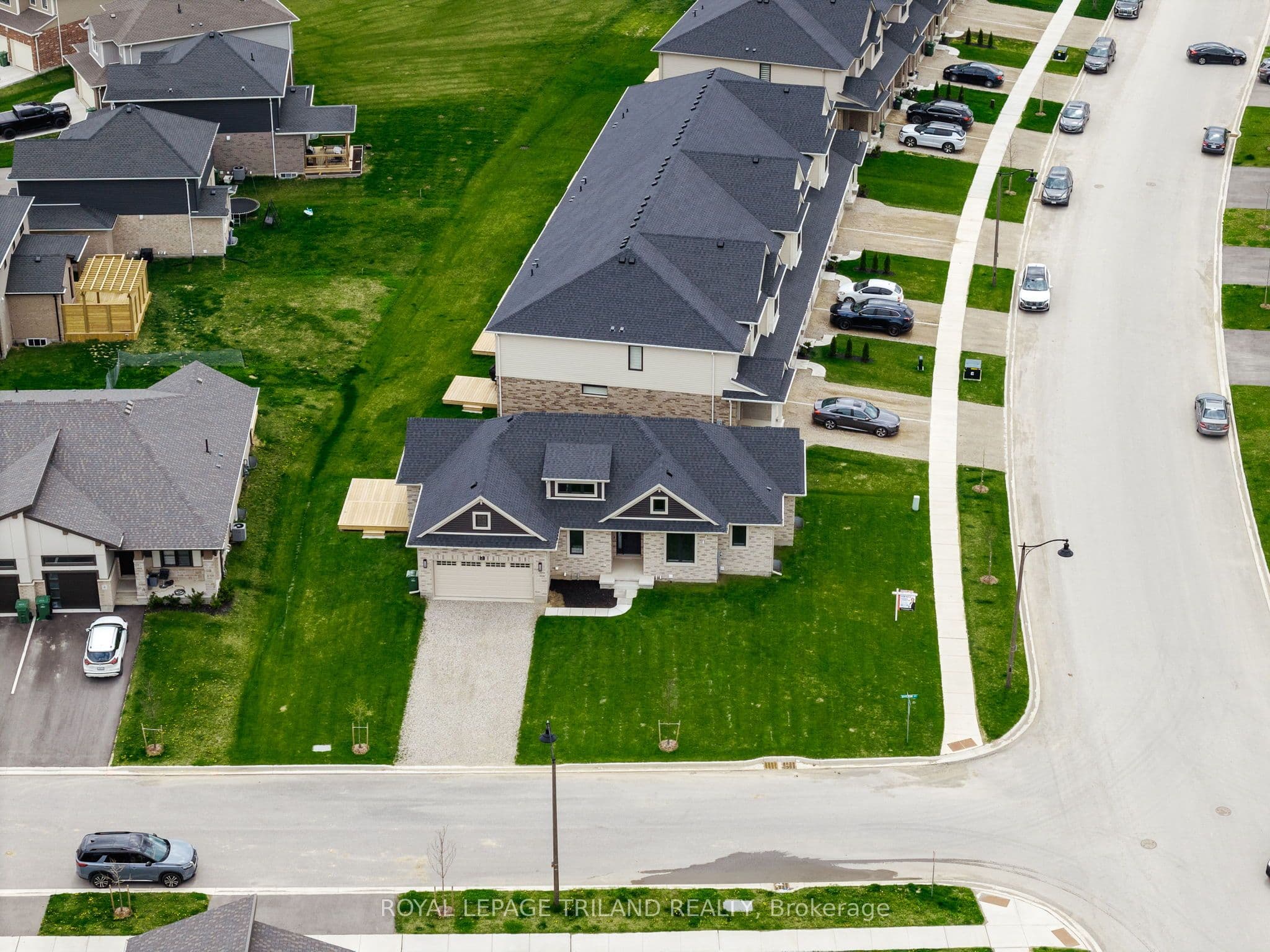 2 Evylean Court photo 1