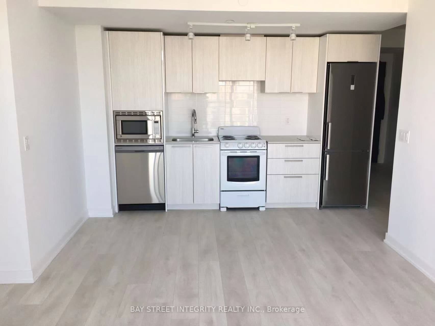 Unit 4205 501 Yonge Street photo 1