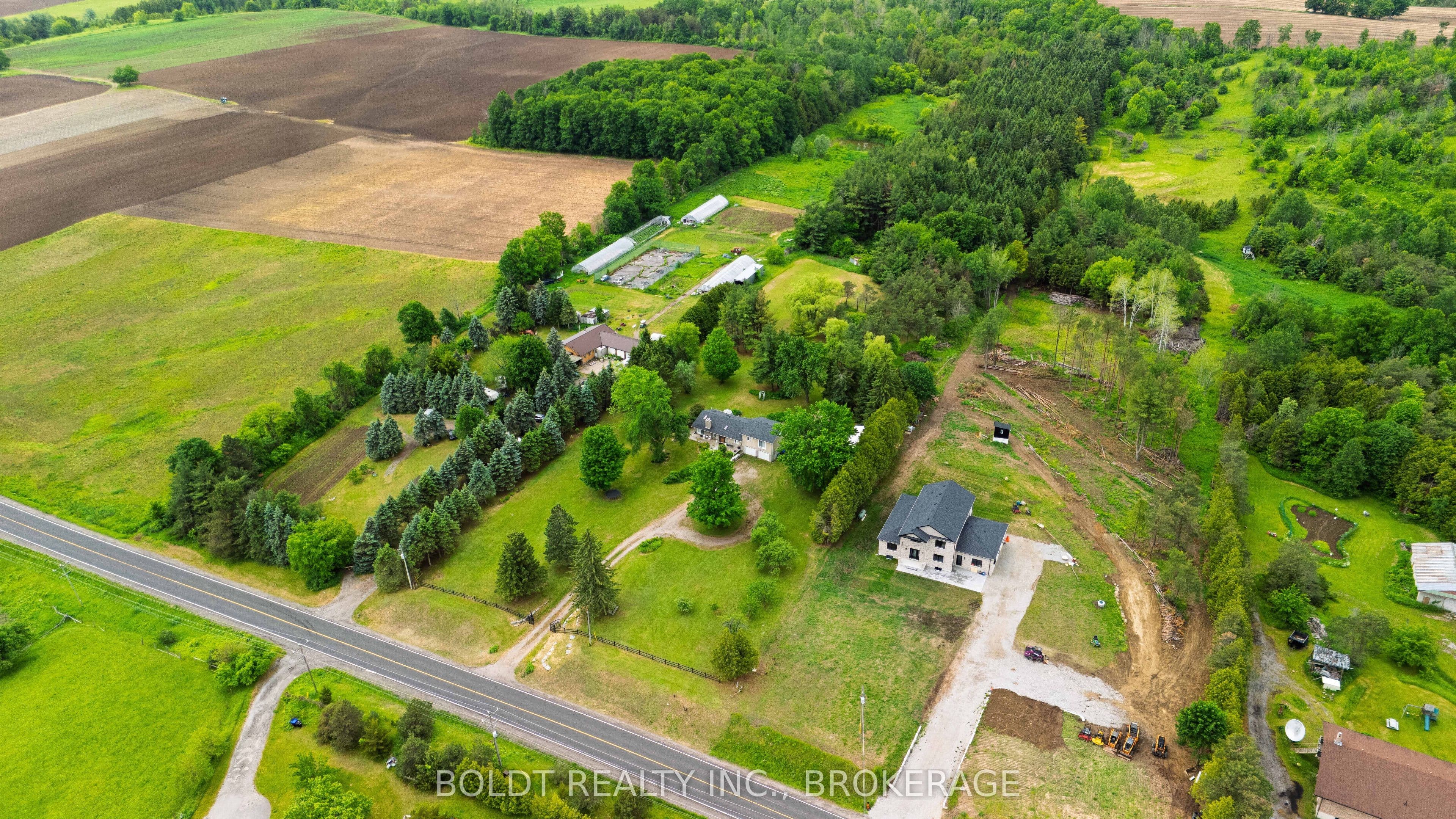 5822 5th Side Road photo 1