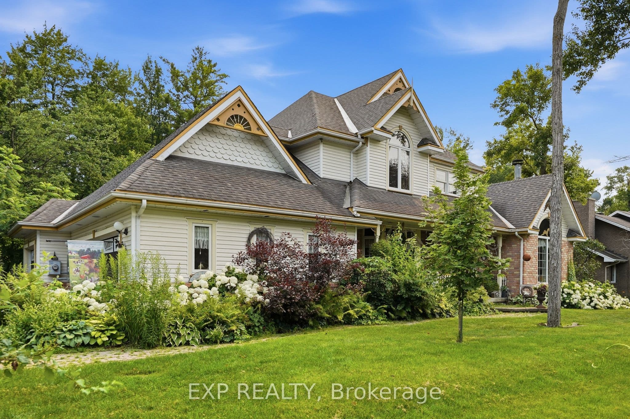 1259 RANDBORO Crescent photo 1