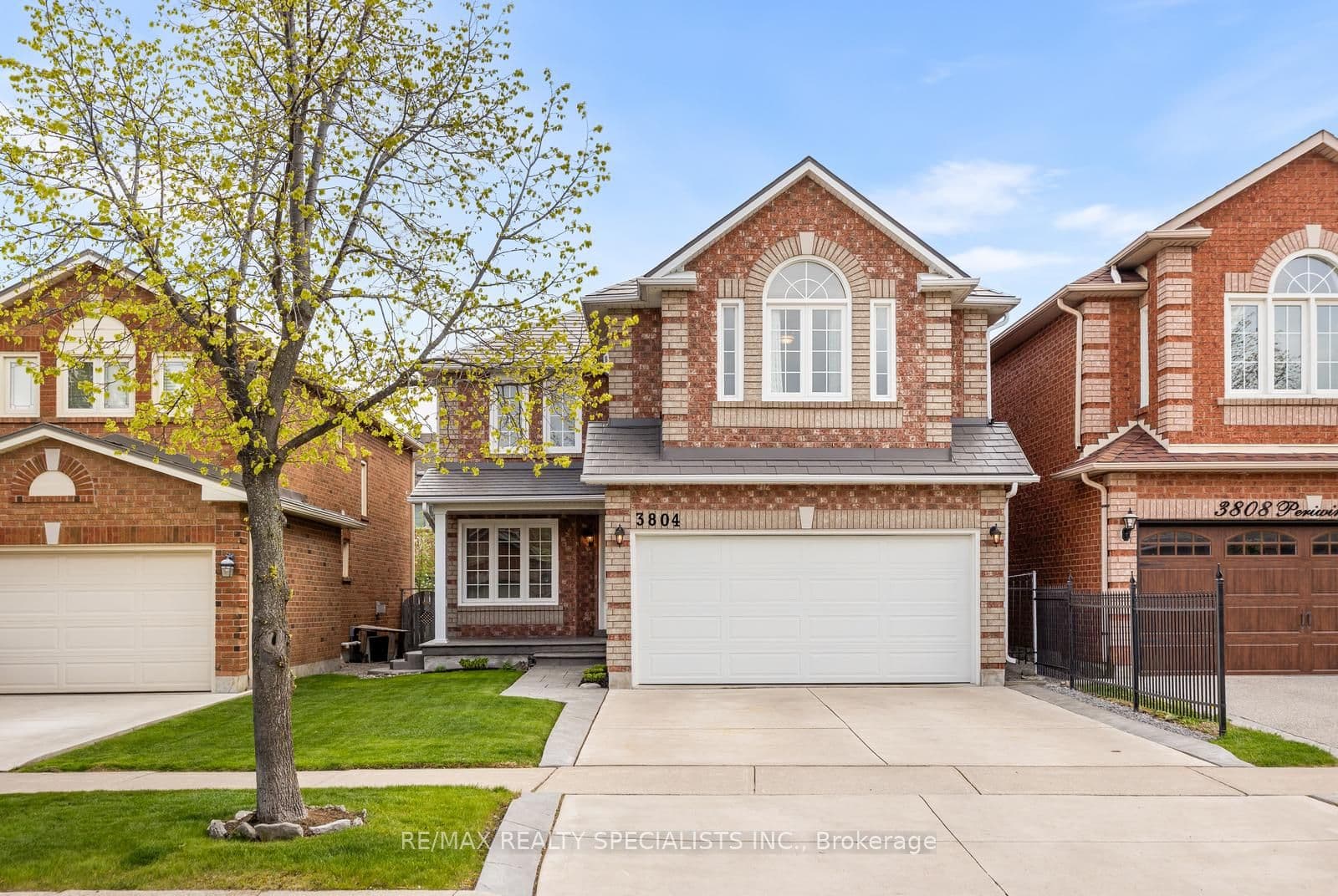 3804 Periwinkle Crescent photo 1