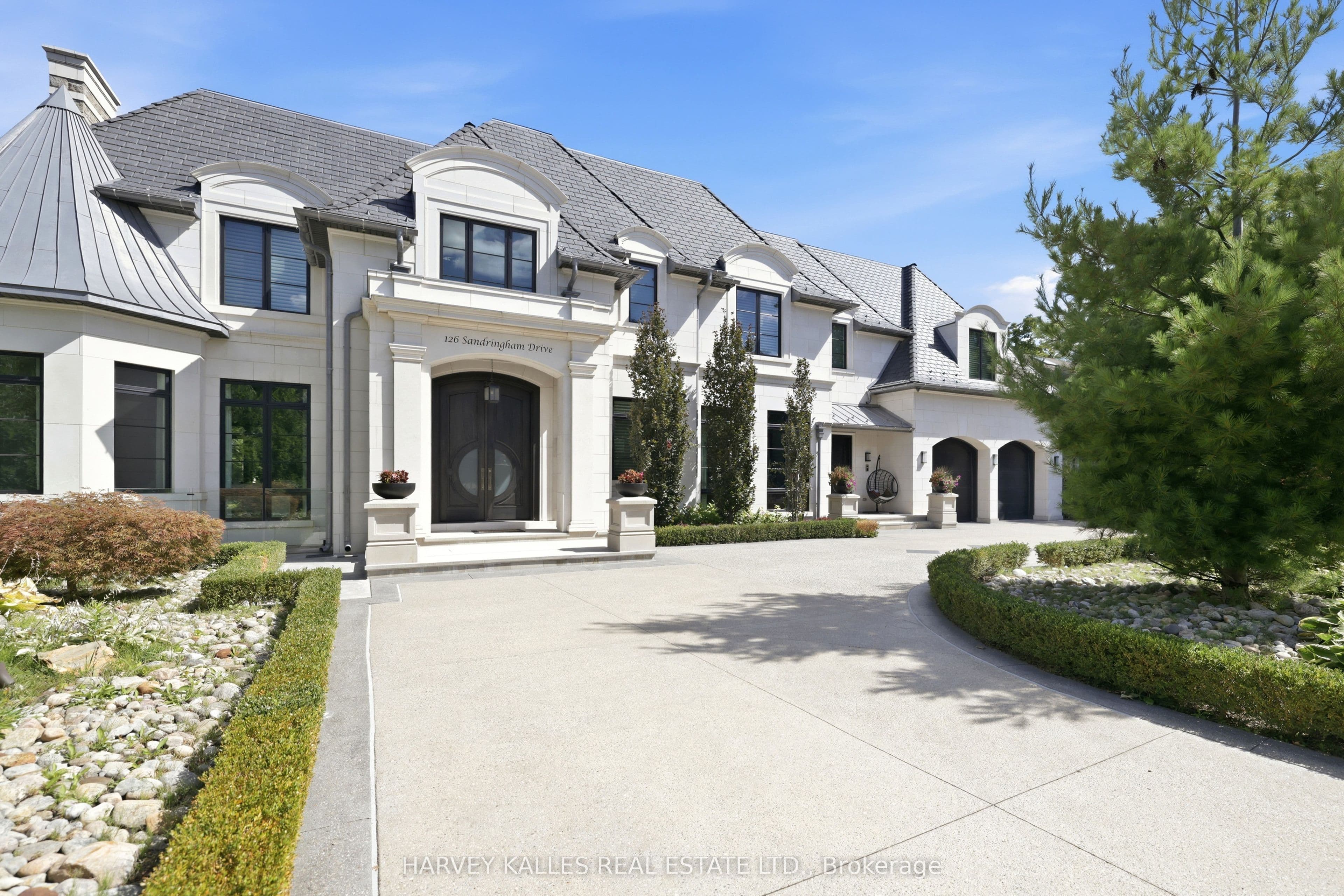 126 Sandringham Drive photo 1