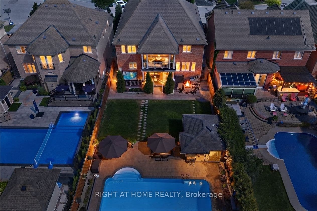 12 Roderick Court photo 1