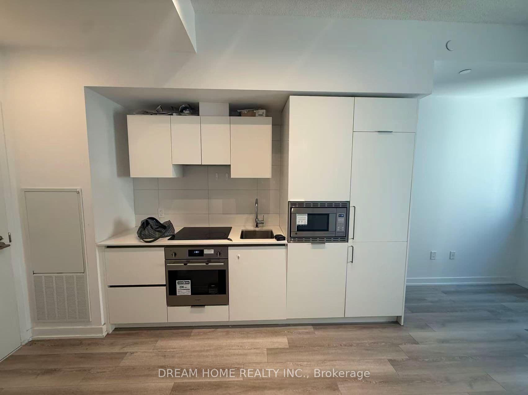 Unit 702 238 simcoe Street photo 1