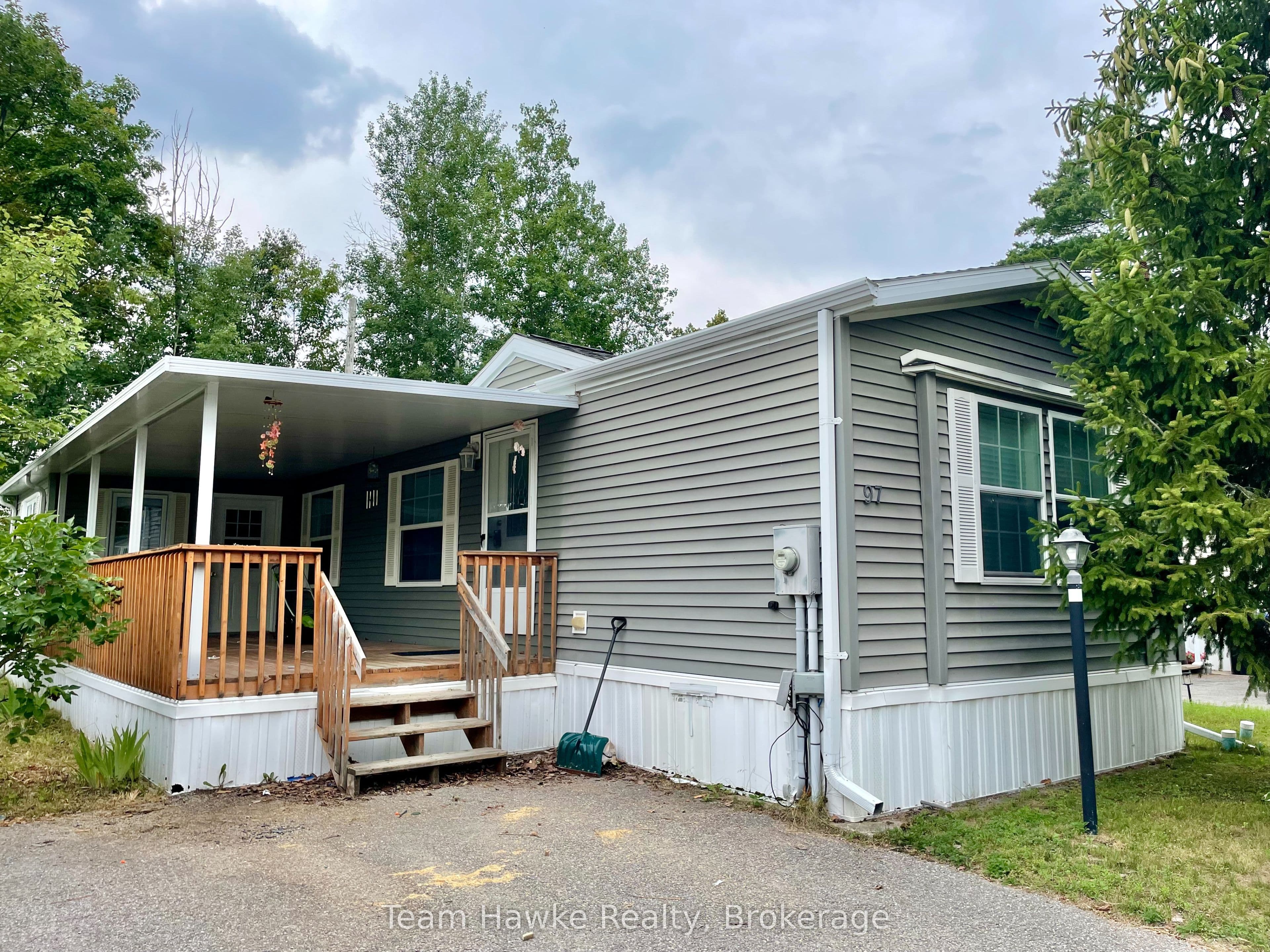 97 Georgian Glen Drive photo 1