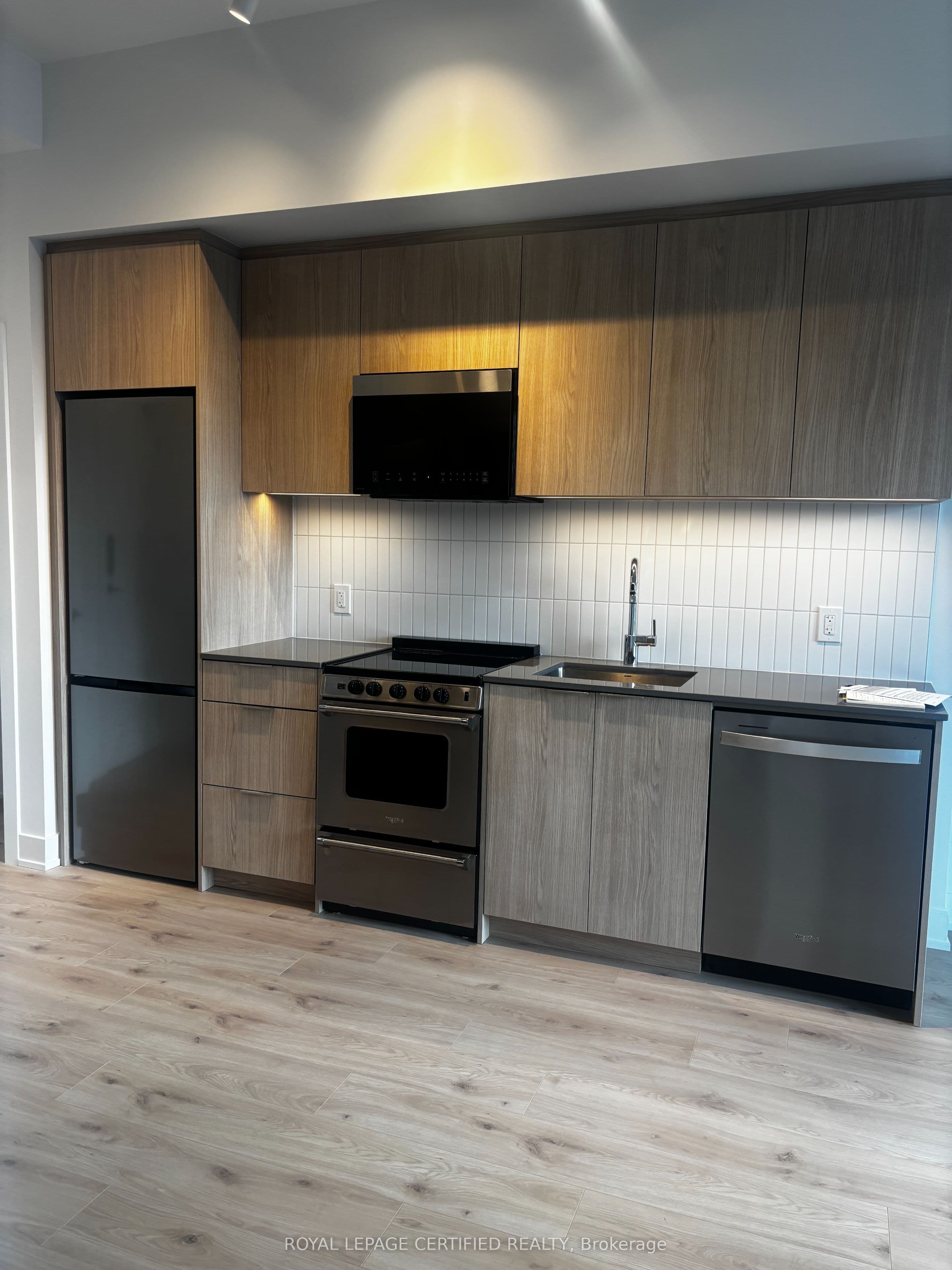 Unit 112 3088 William Cutmore Boulevard photo 1