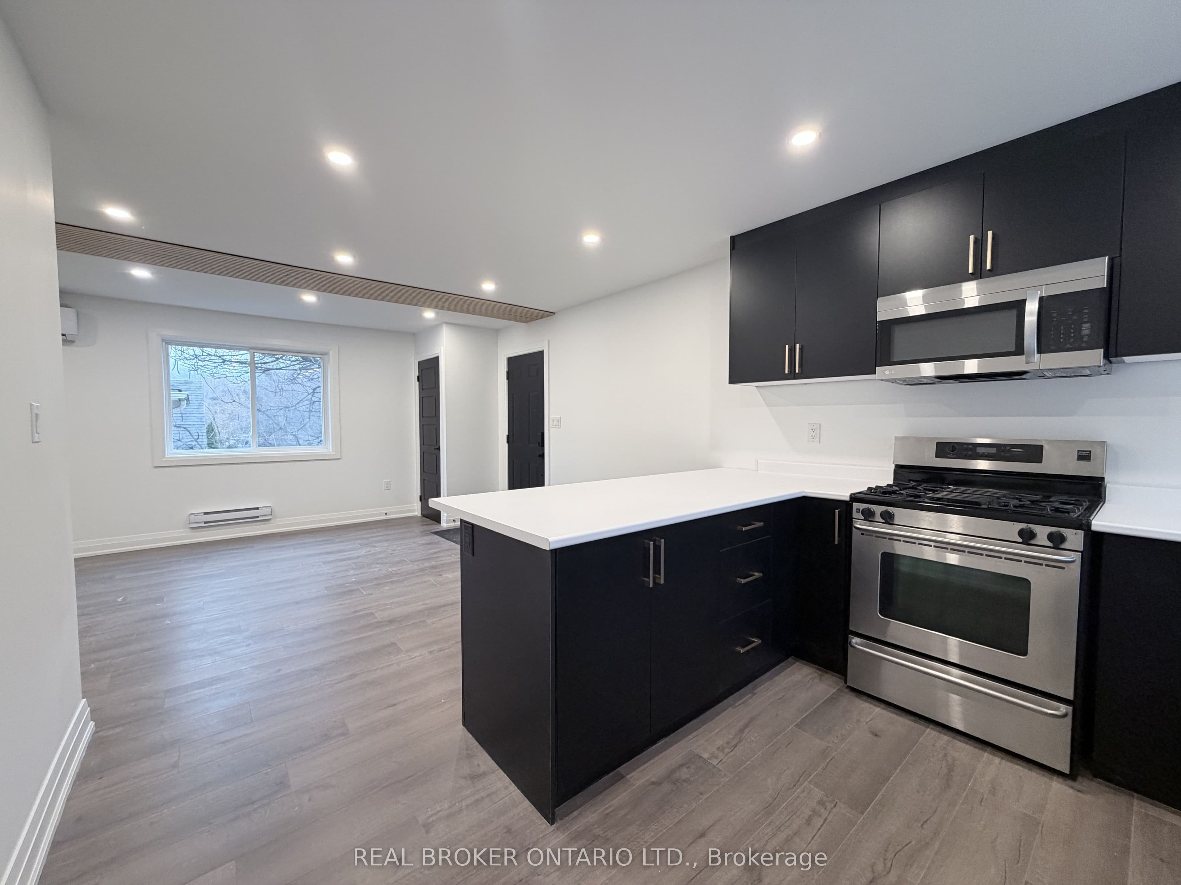 Unit Upper 184 Ottawa Street photo 1