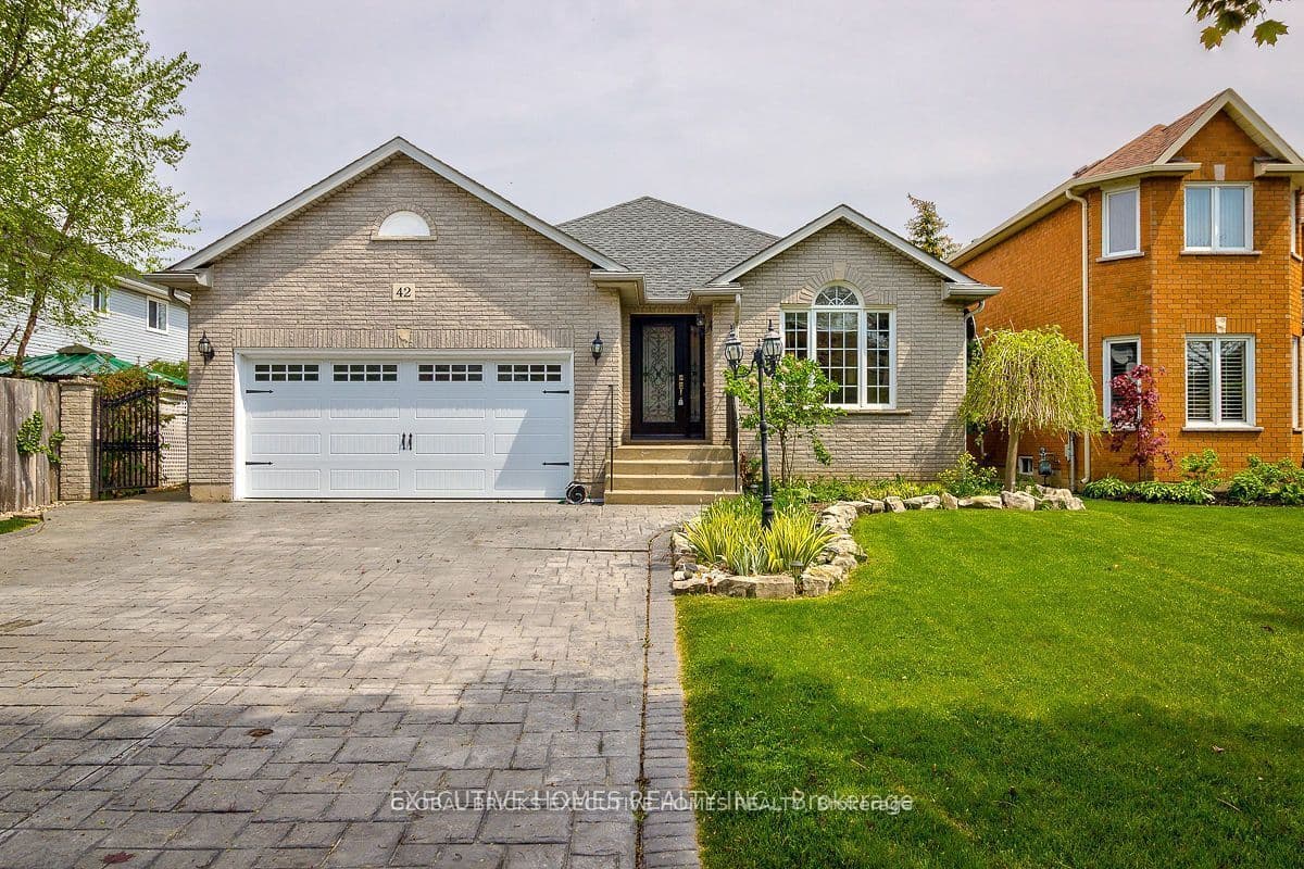 42 Richmond Crescent photo 1