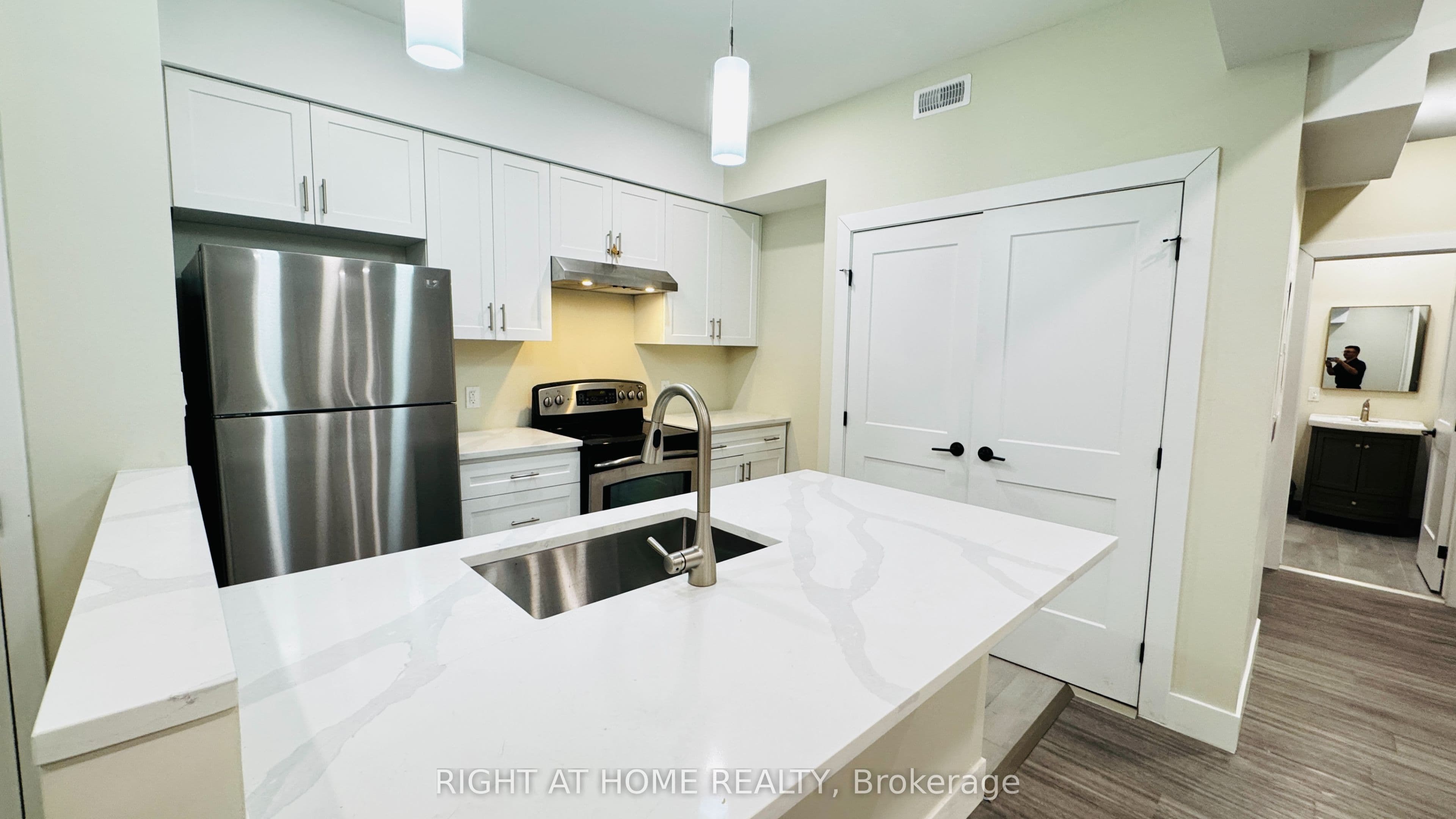 Unit Back Unit 346 Ashland Avenue photo 1