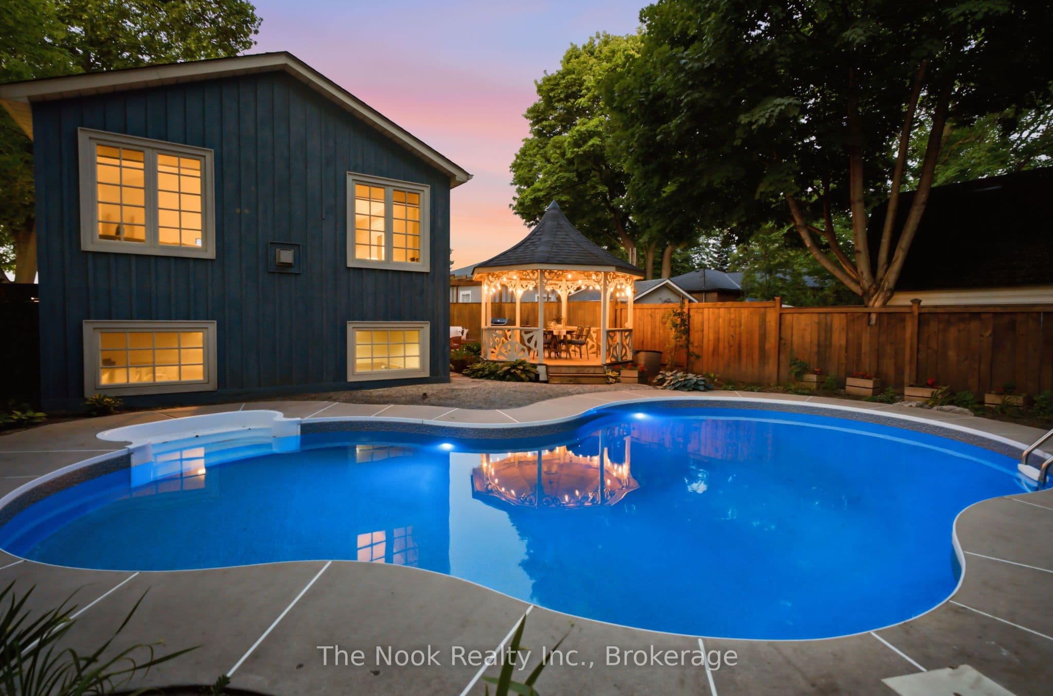 400 Byron Street photo 1