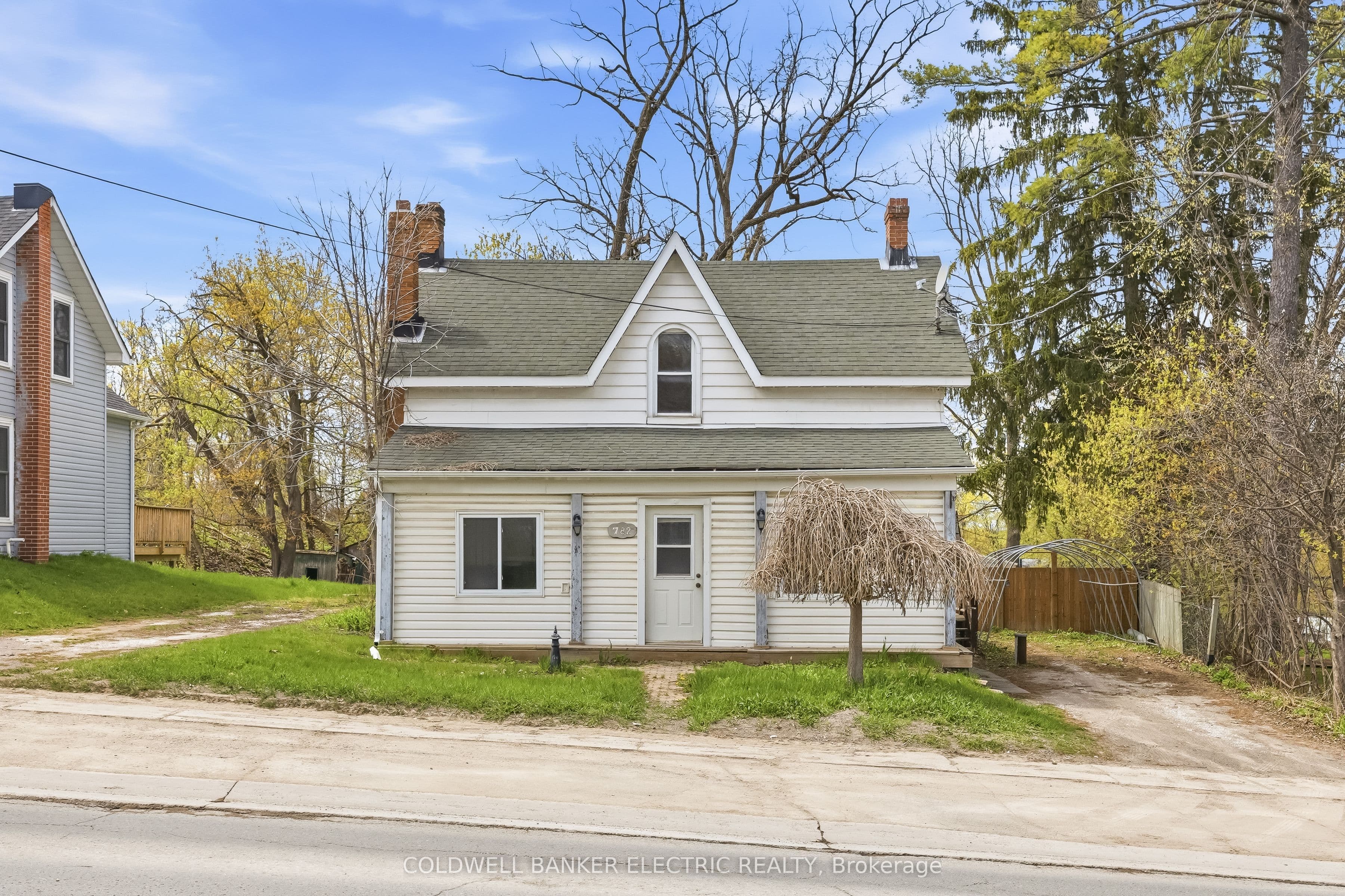 782 Ward Street photo 1