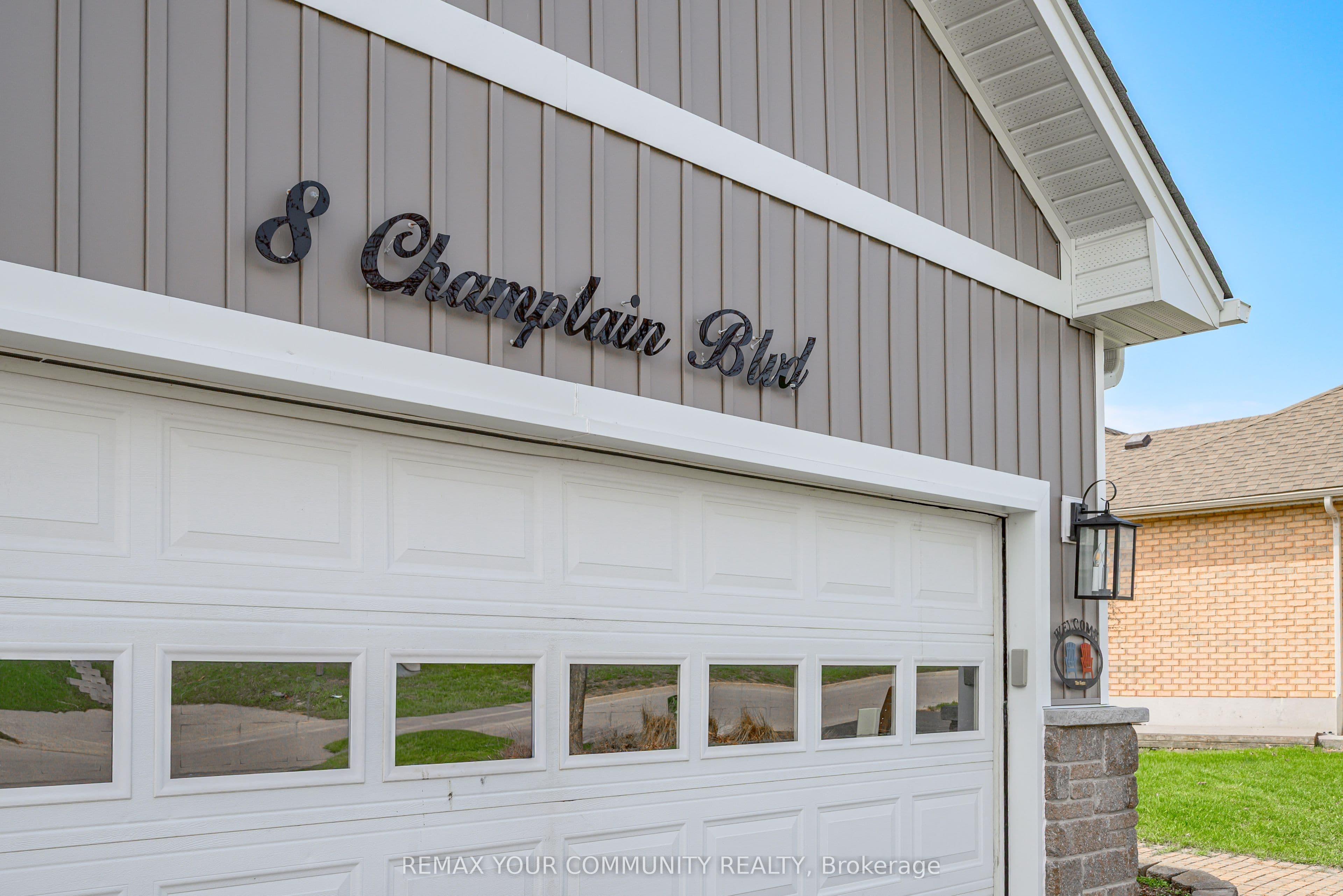 8 Champlain Boulevard photo 1