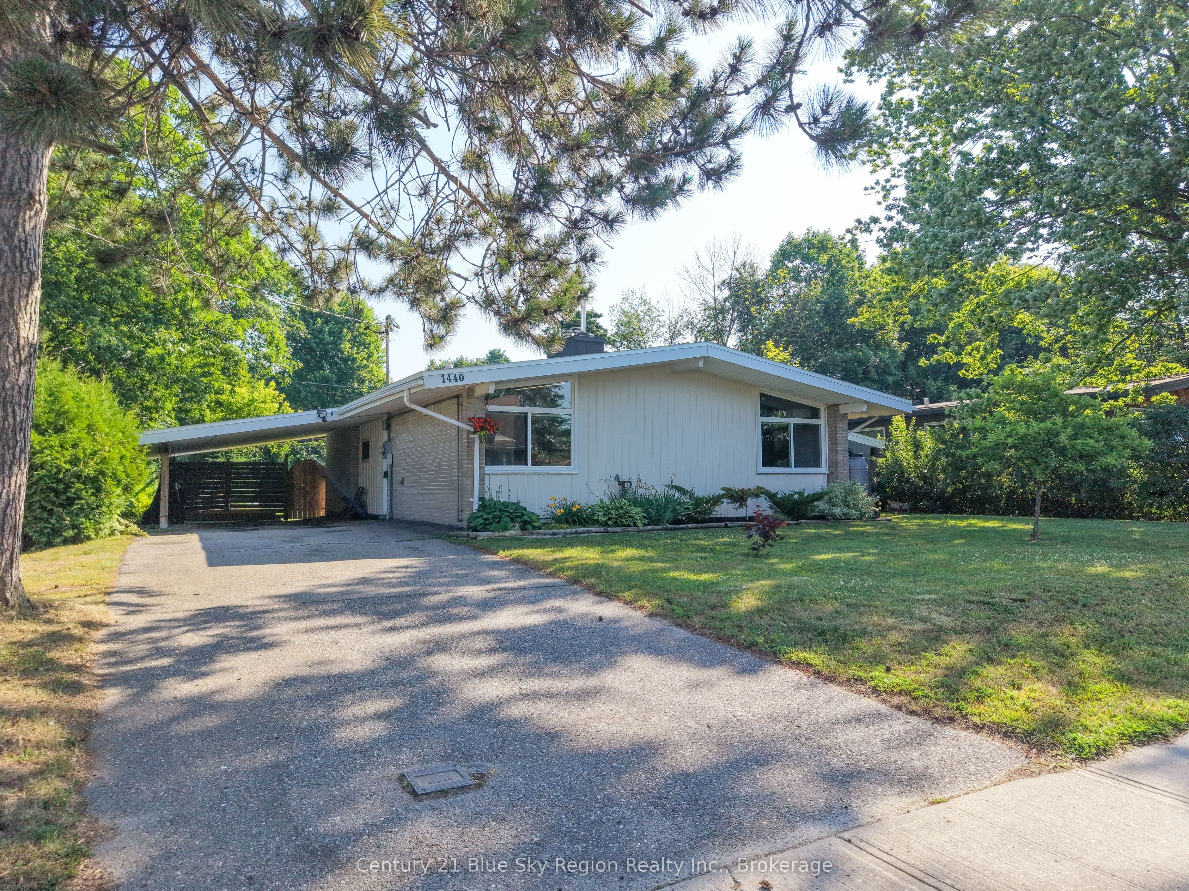 1440 Jane Street photo 1