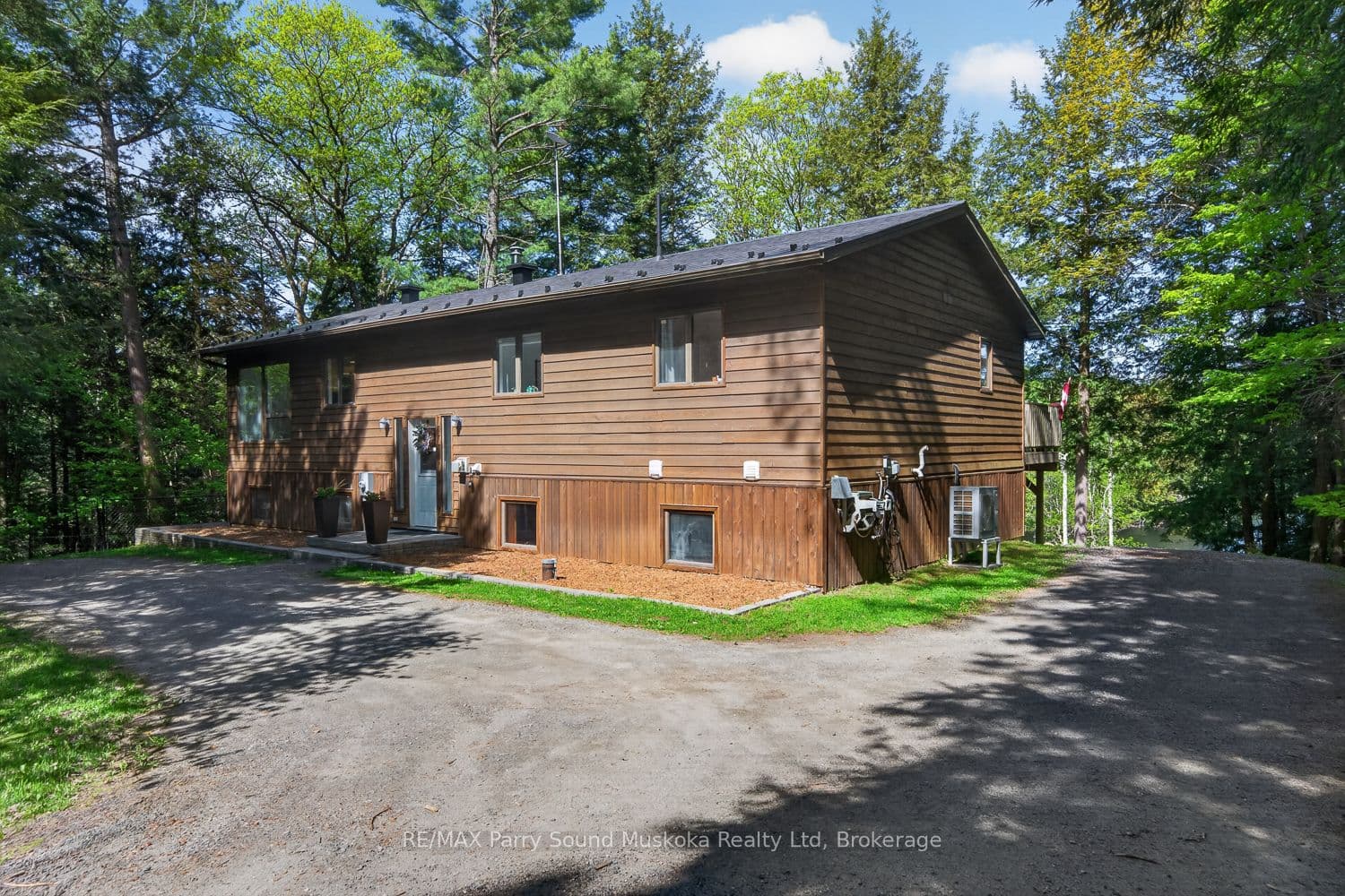 34 SILVER POINT Drive photo 1