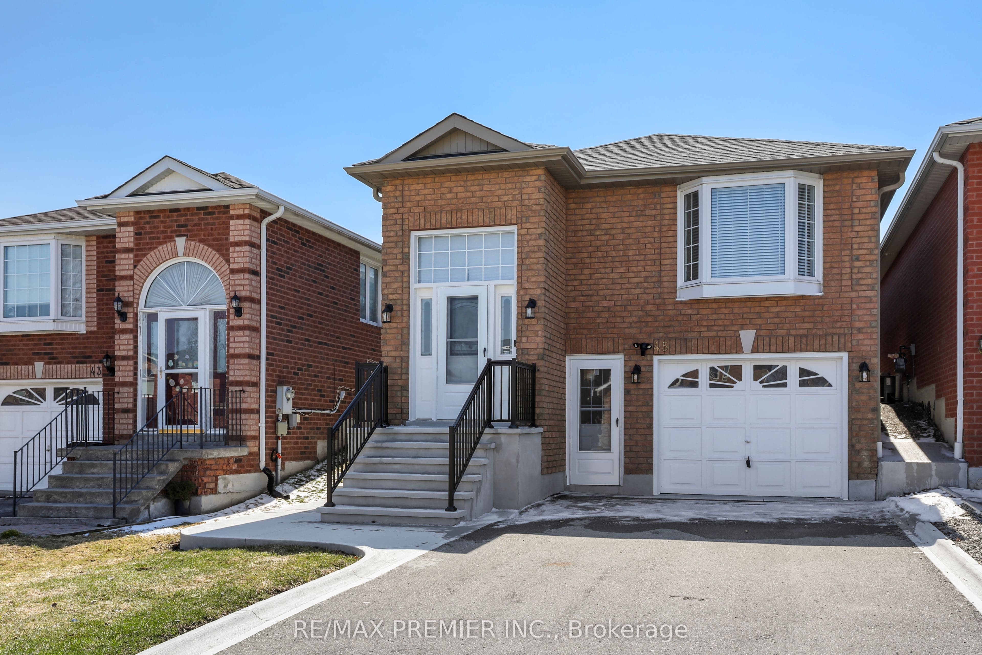 Unit Upper 45 Roughley Street photo 1
