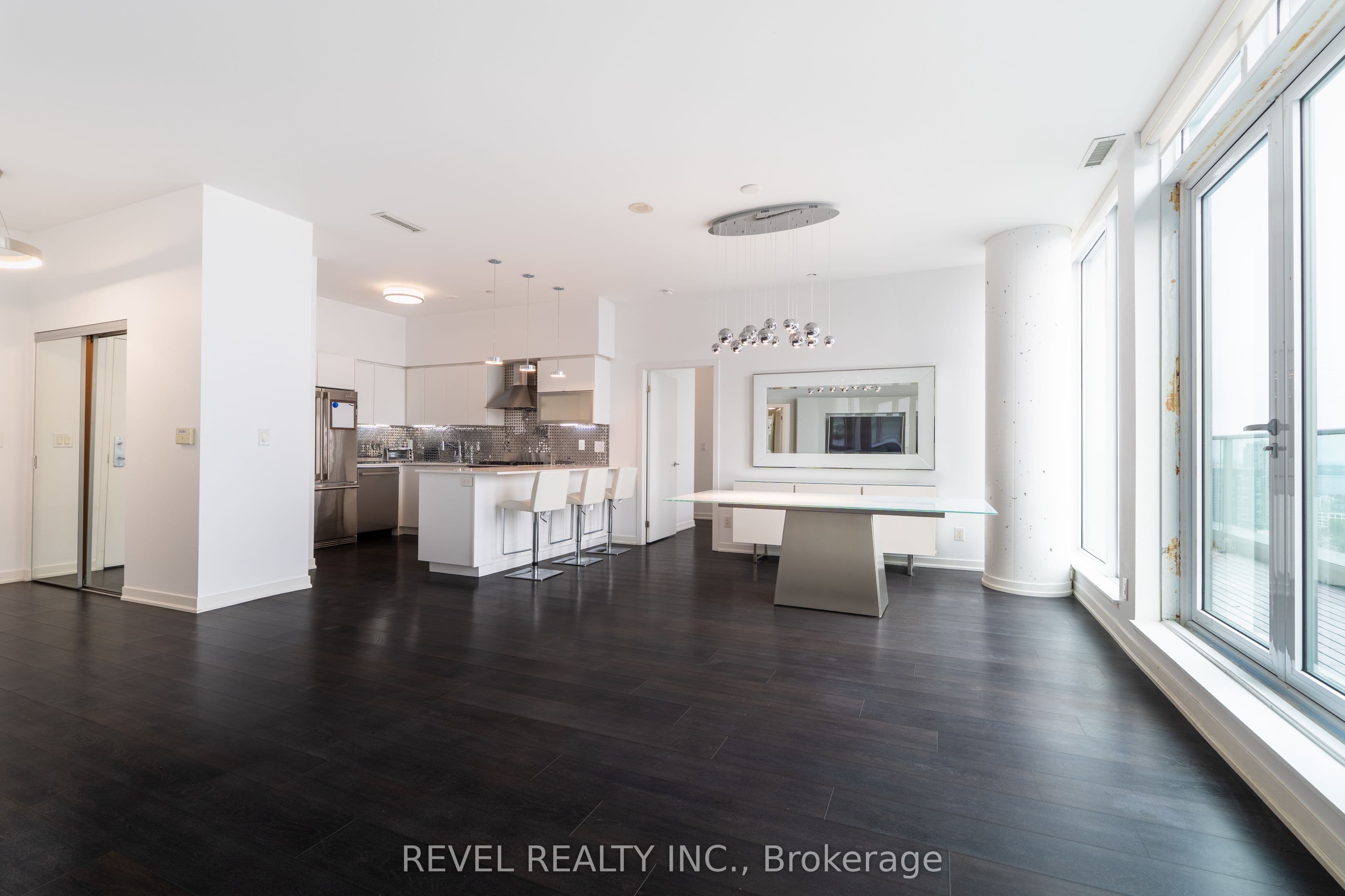 Unit PH3 150 East Liberty Street photo 1
