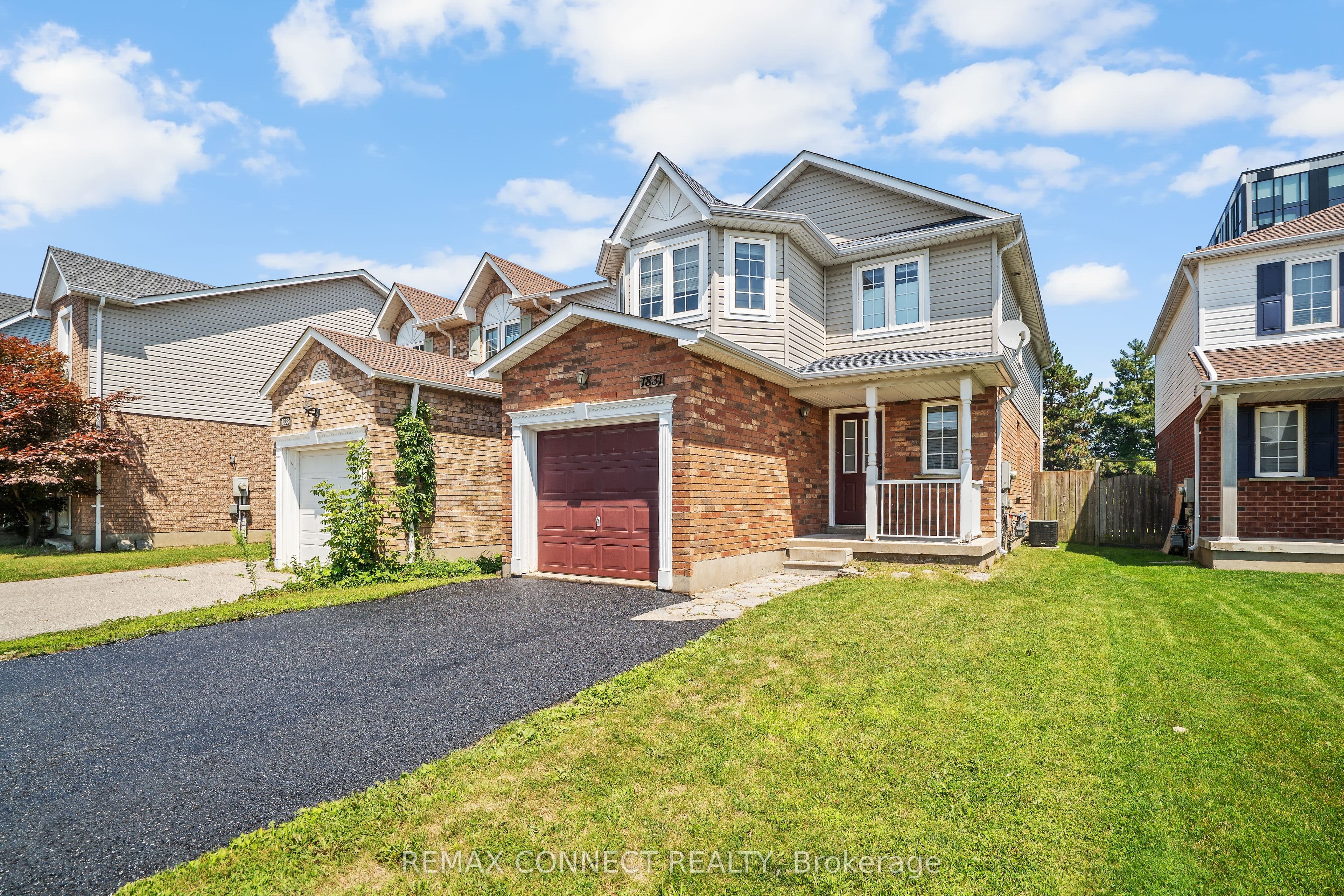 1831 Dalhousie Crescent photo 1