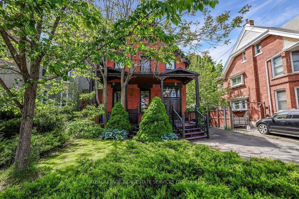 100 Wentworth Street photo 1