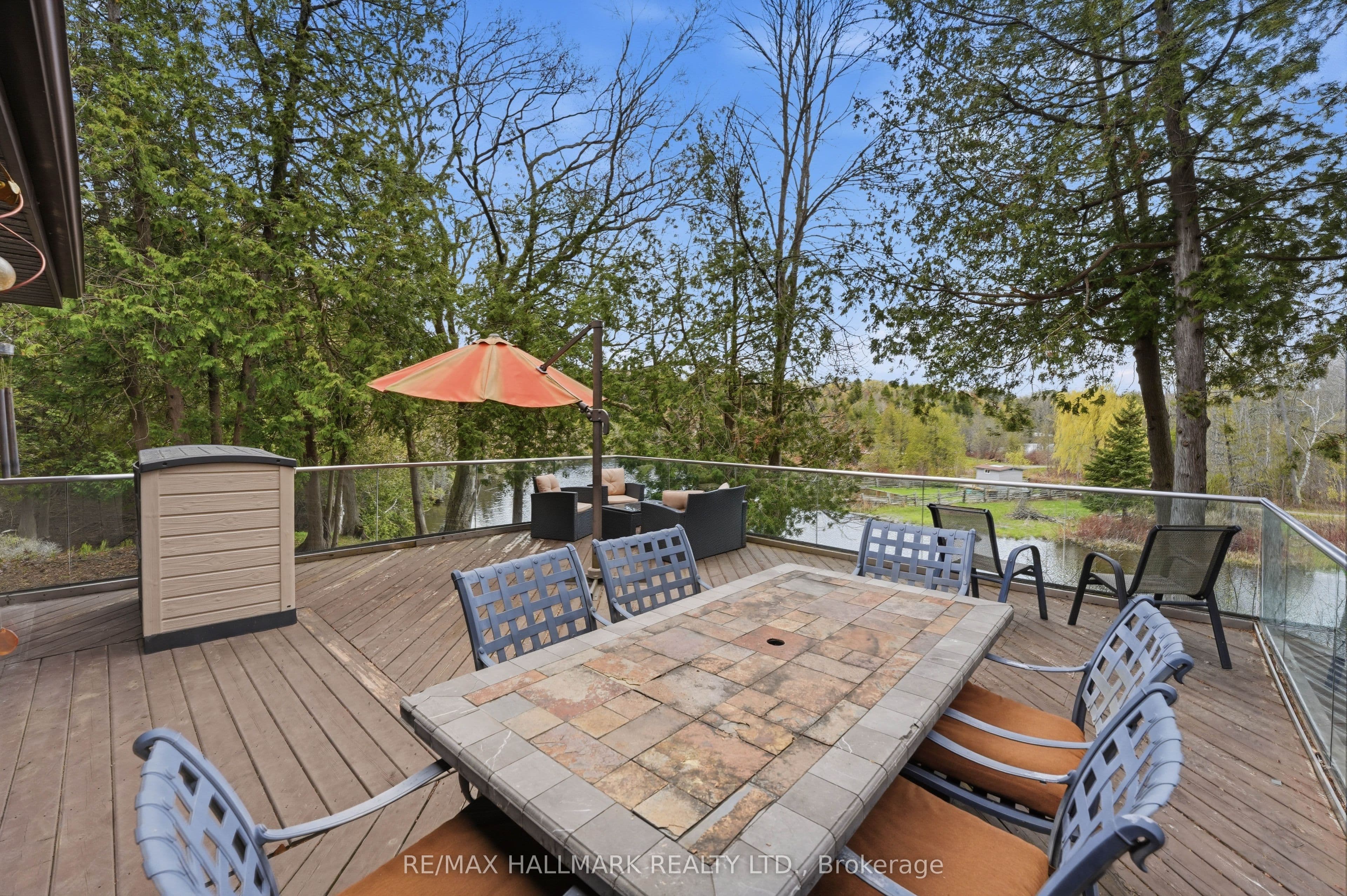 104 Riverbank Drive photo 1
