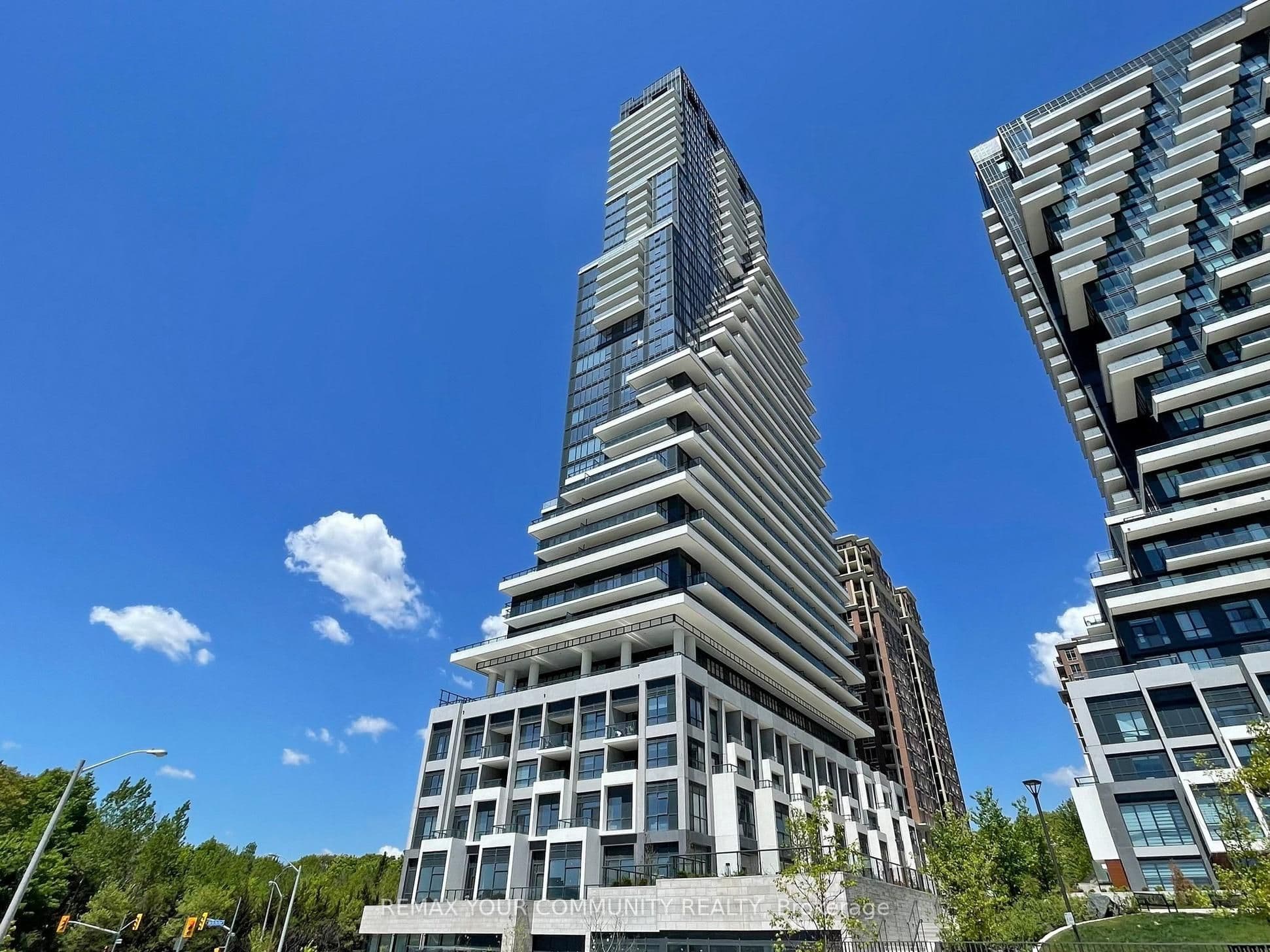 Unit 110 10 Inn On The Park Drive photo 1