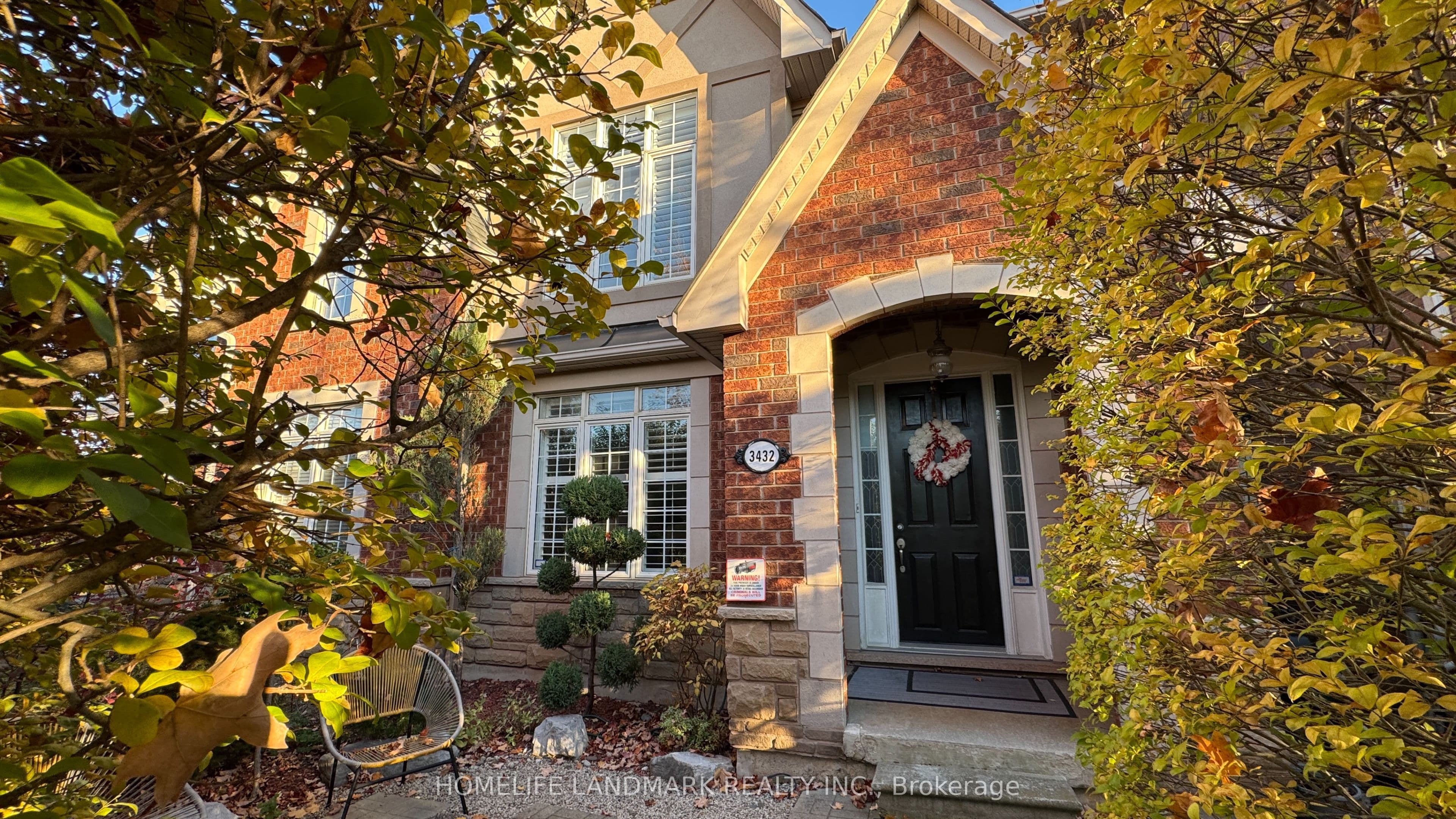 3432 Eglinton Avenue photo 1