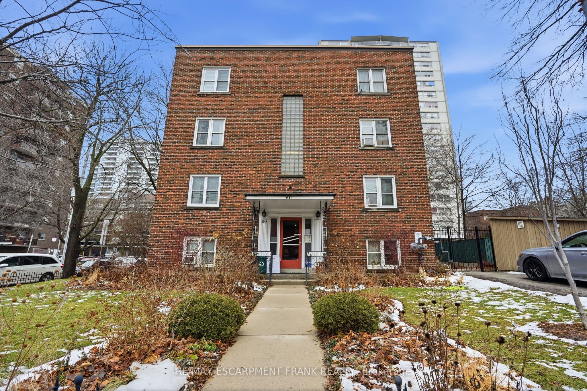 Unit 104 60 ROBINSON Street photo 1
