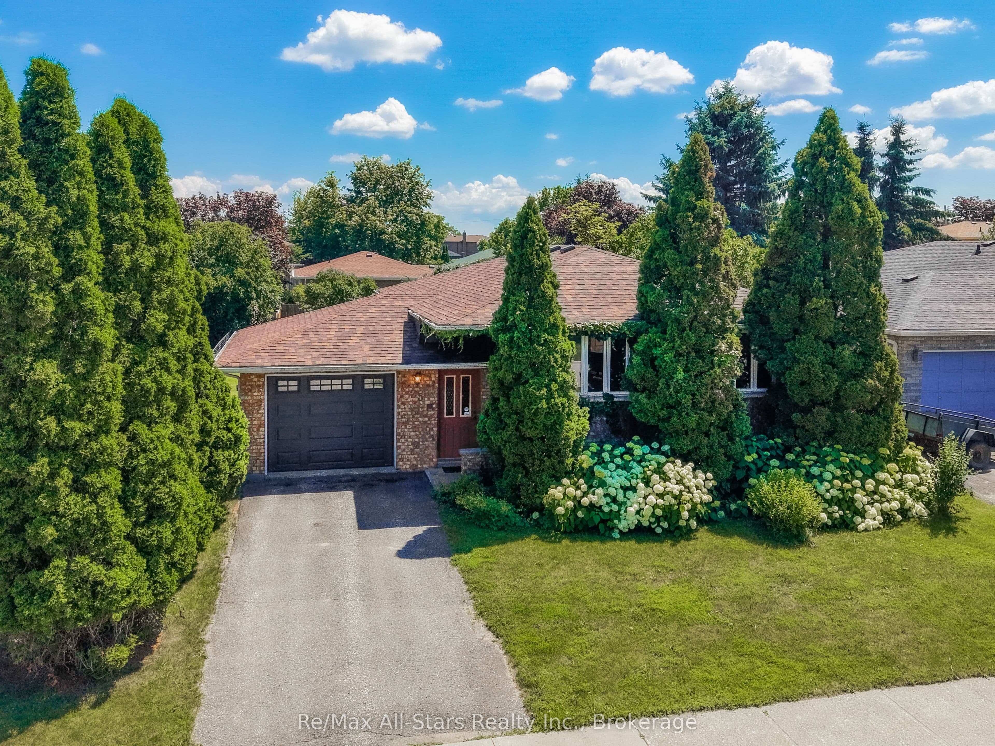 25 Madill Crescent photo 1