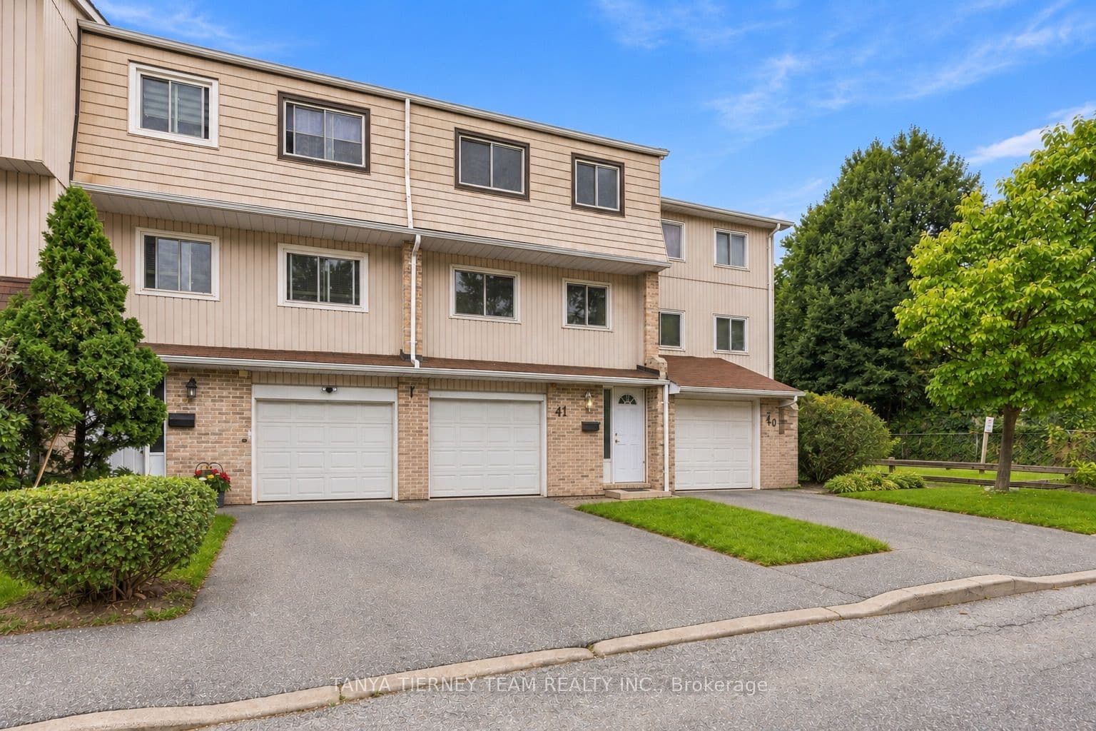 Unit 41 1975 Rosefield Road photo 1