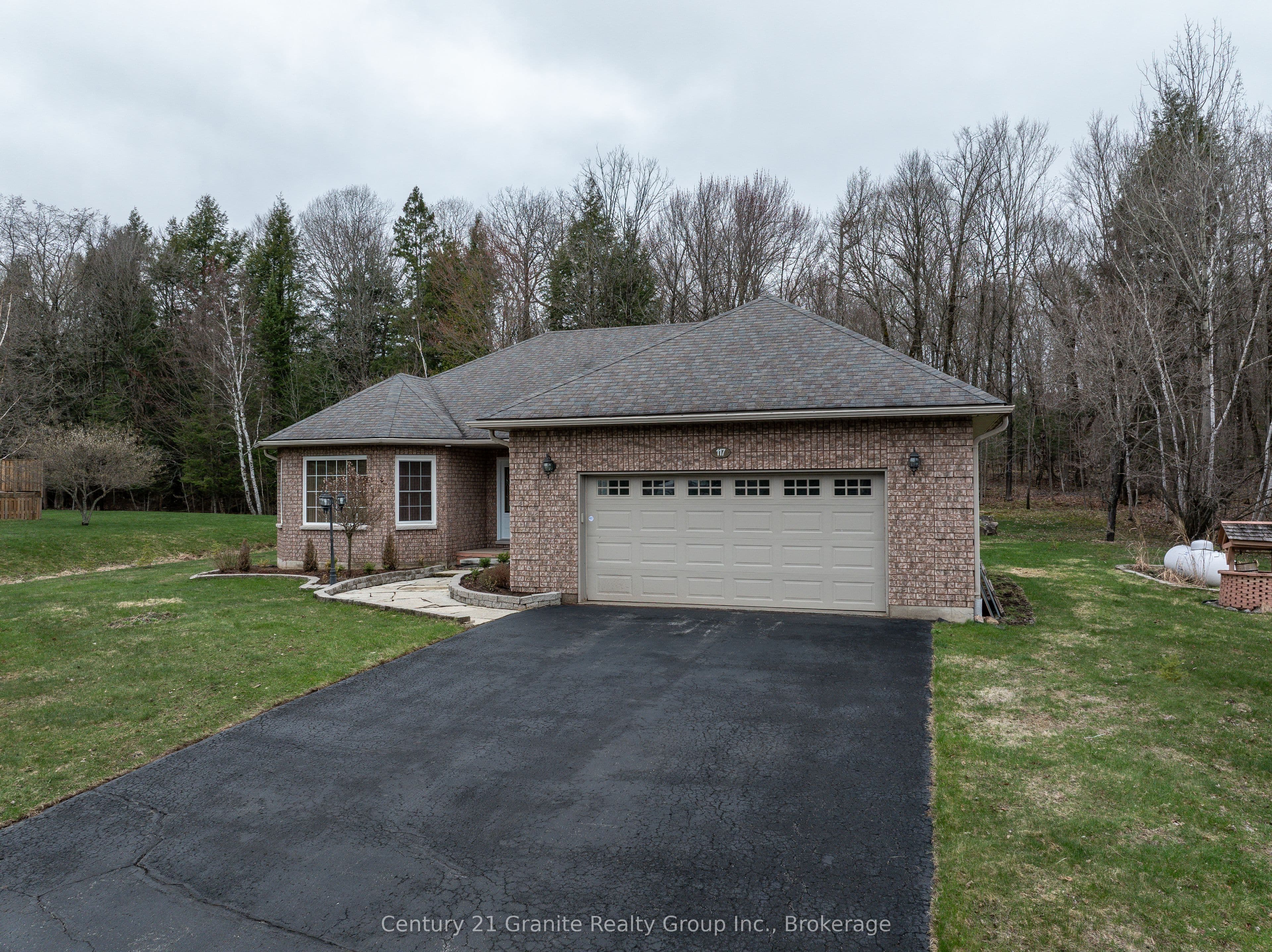 117 Halbiem Crescent photo 1
