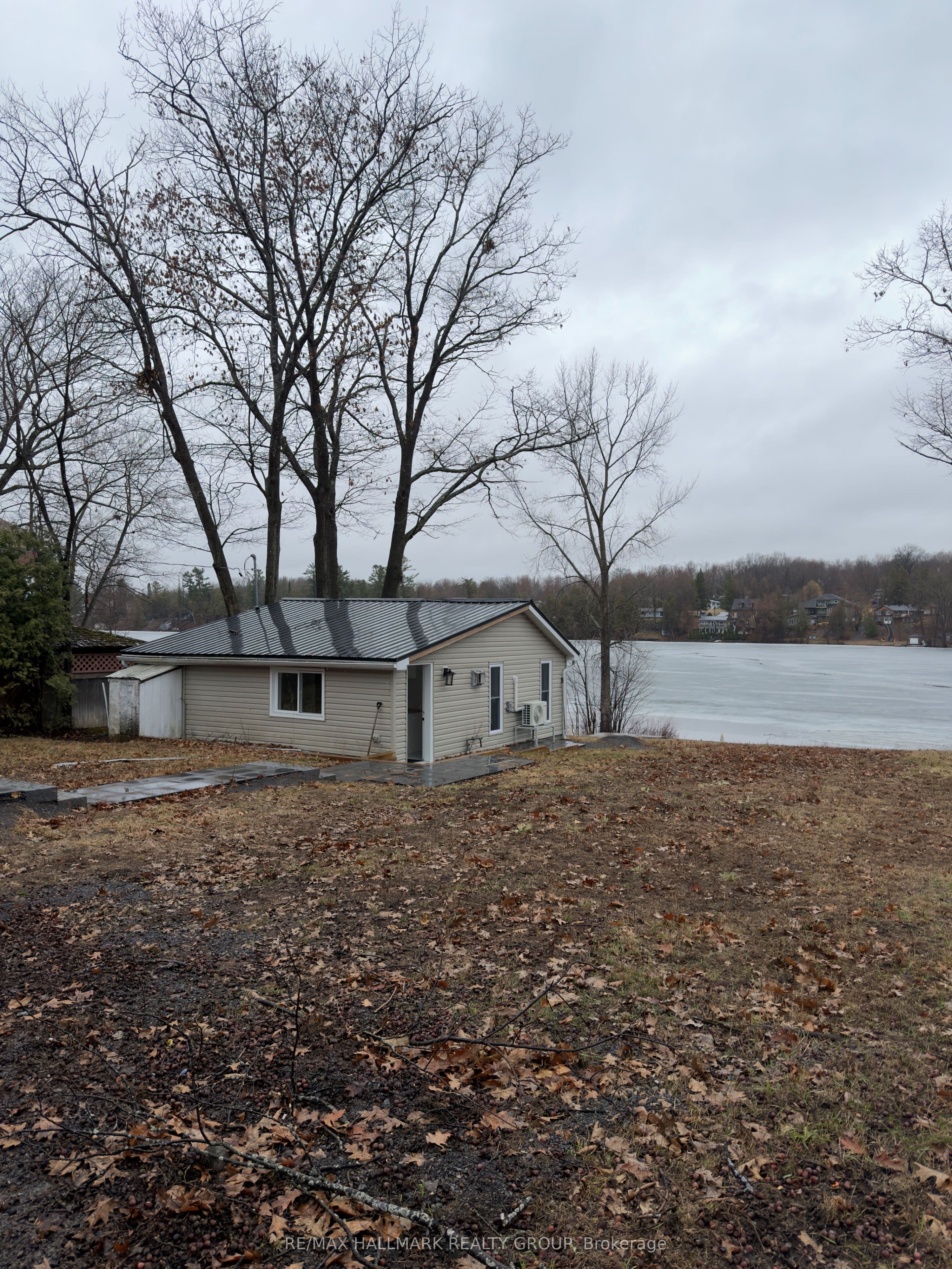 1114 Bayview Drive photo 1