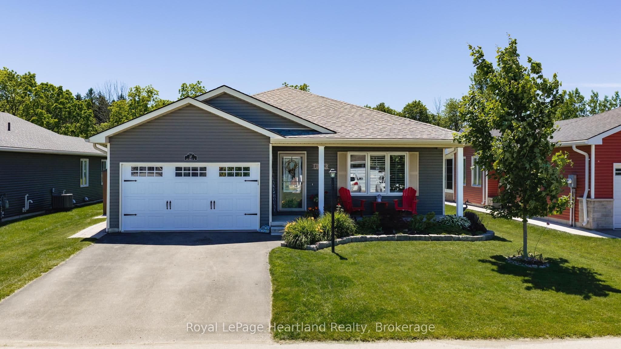 37 LAKE BREEZE Drive photo 1