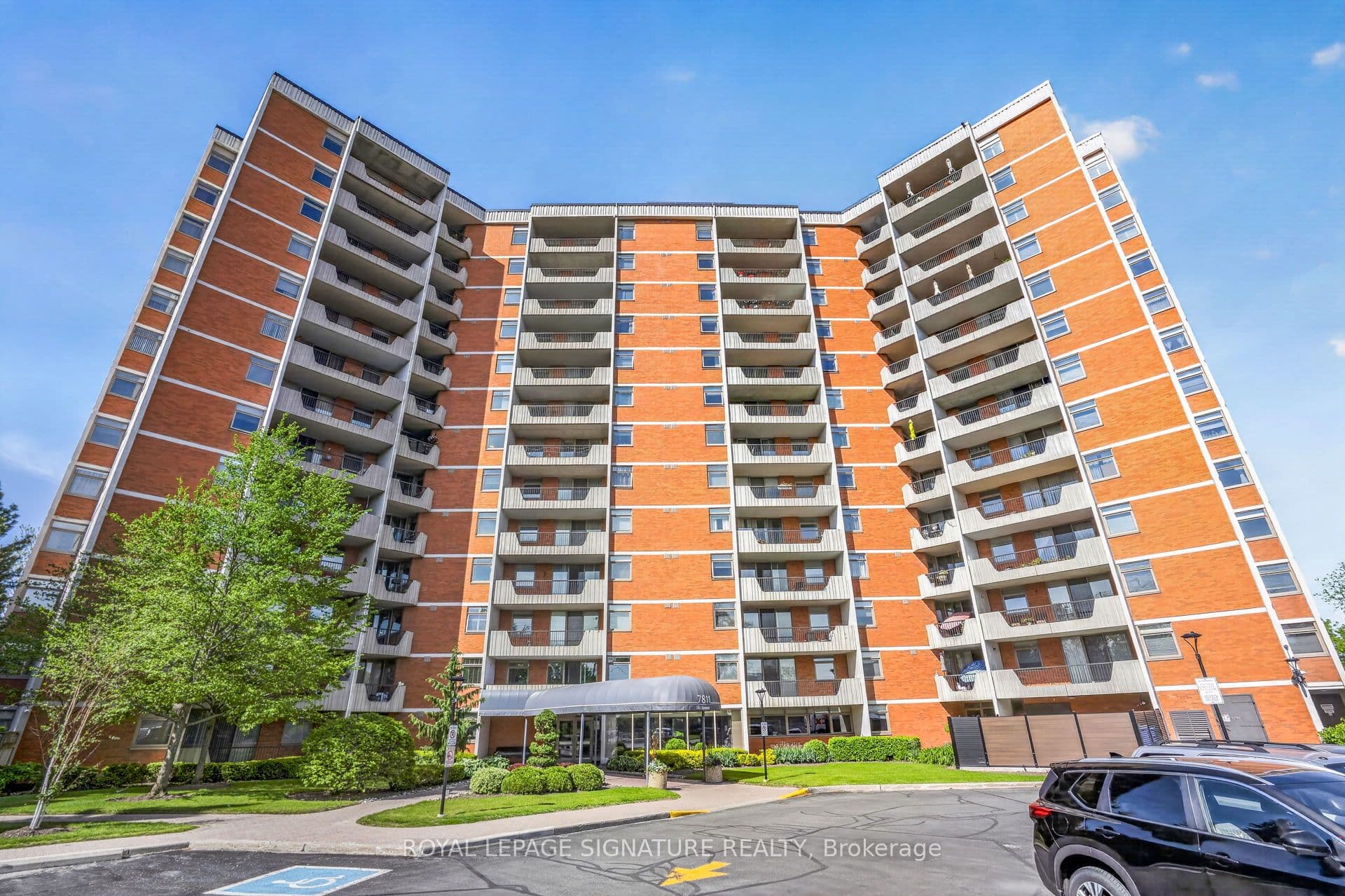 Unit 103 7811 Yonge Street photo 1