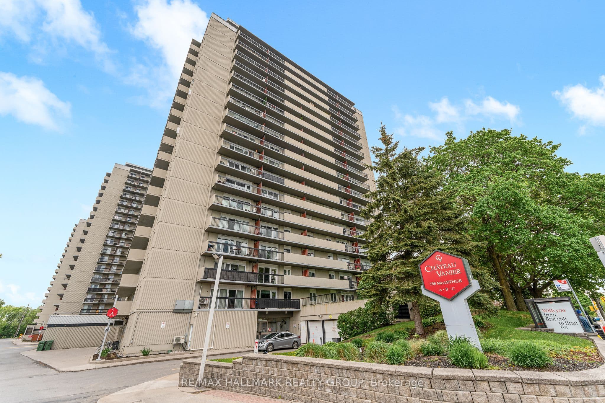 Unit 404 158 A McArthur Avenue photo 1