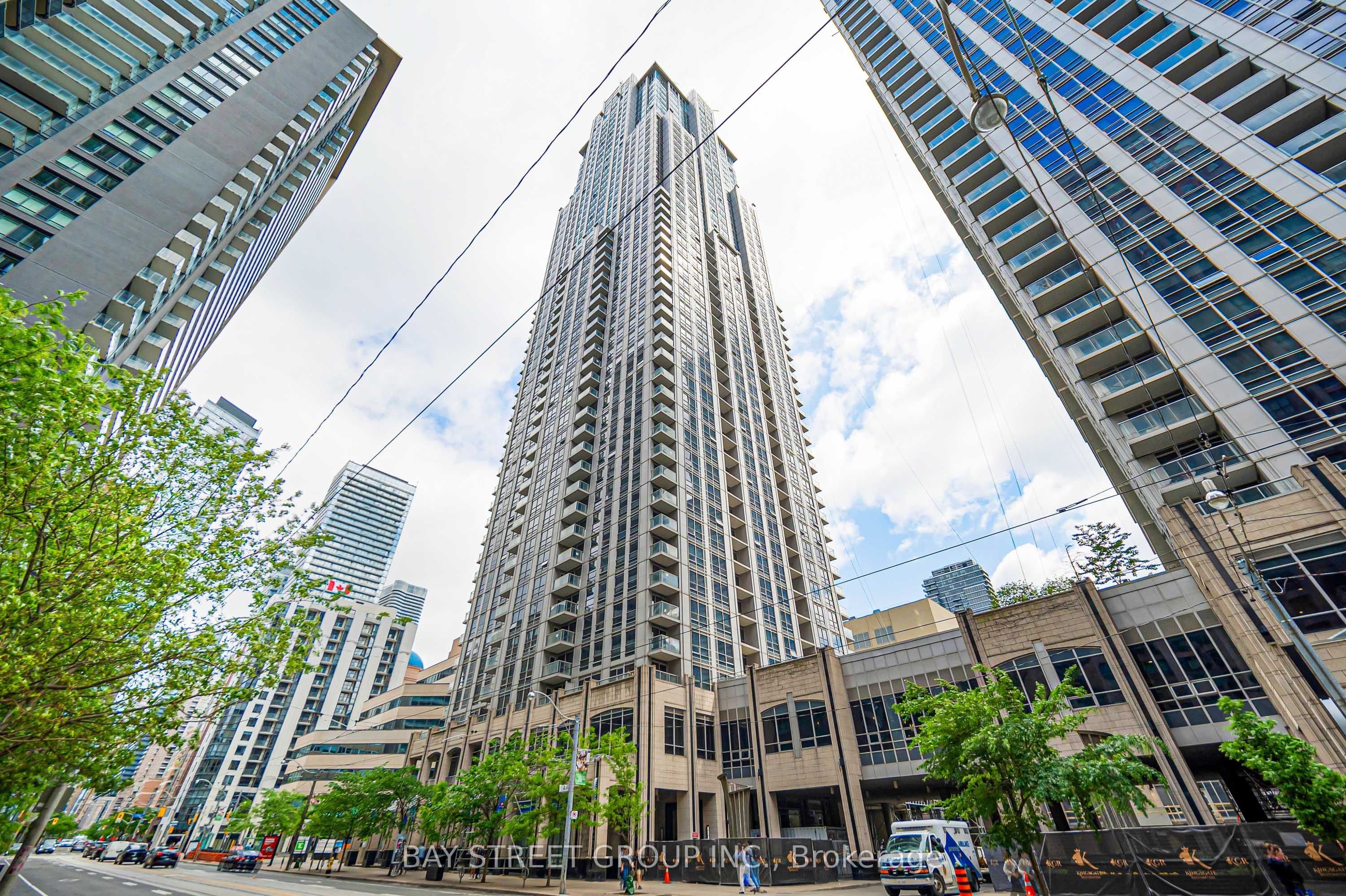 Unit 4105 763 Bay Street photo 1