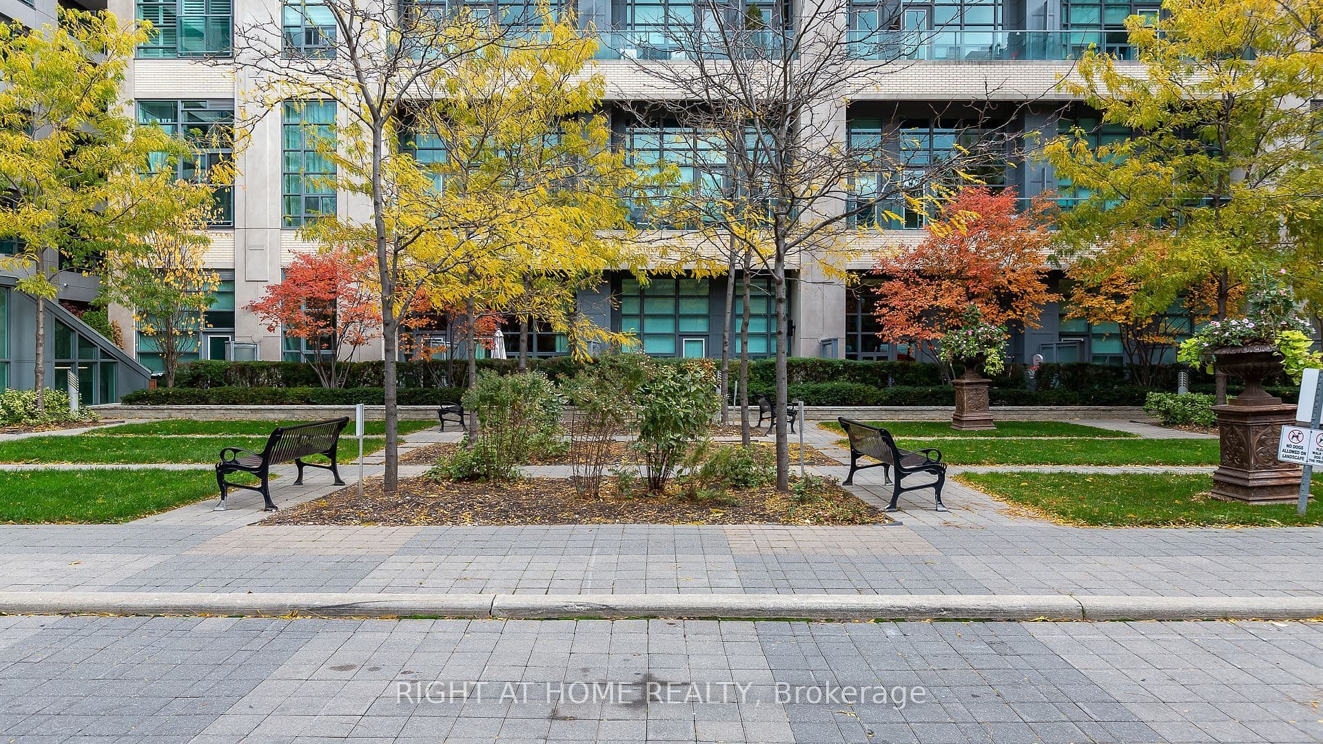 53 Hazelton Avenue photo 1