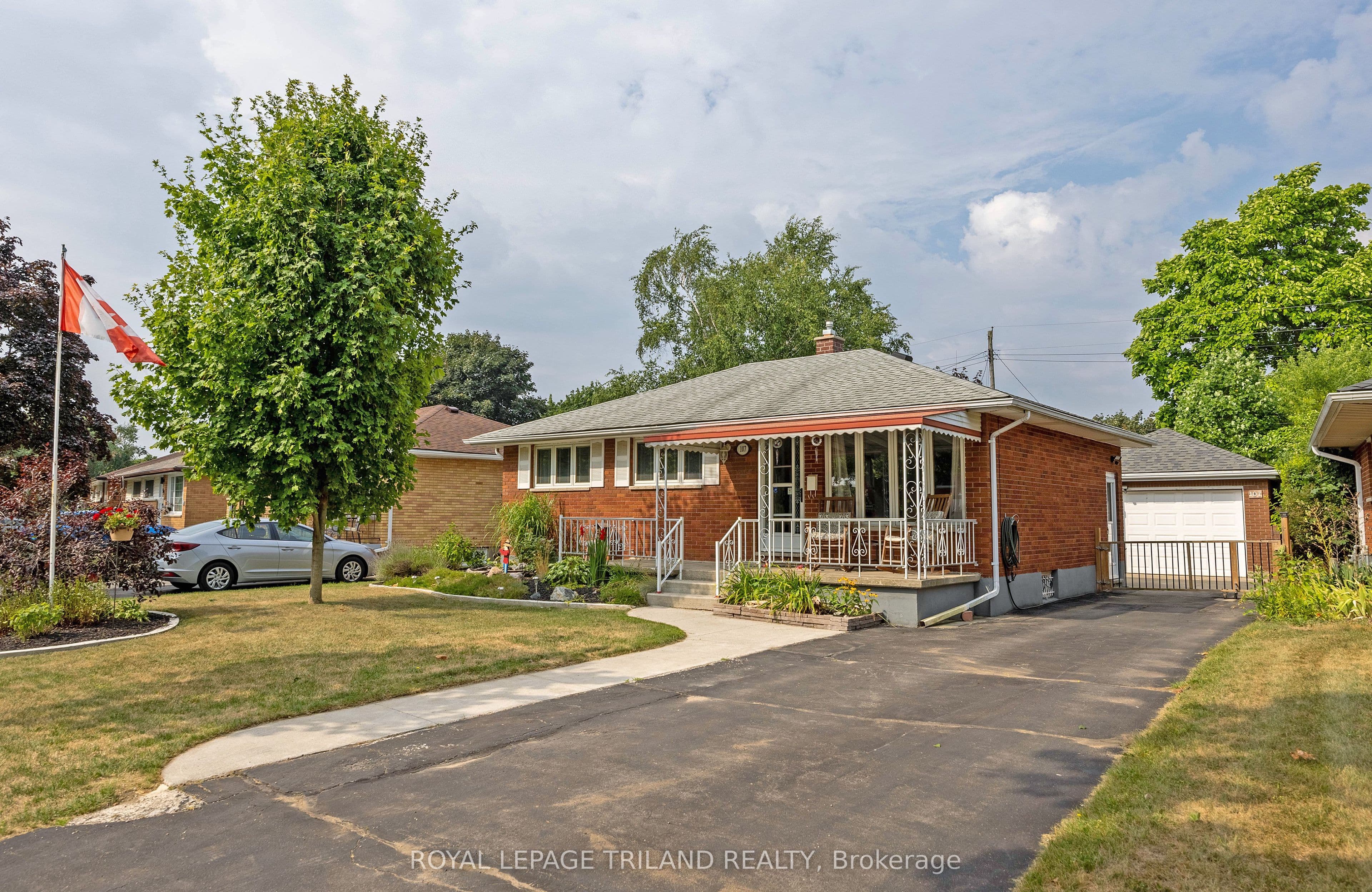 107 Susan Avenue photo 1