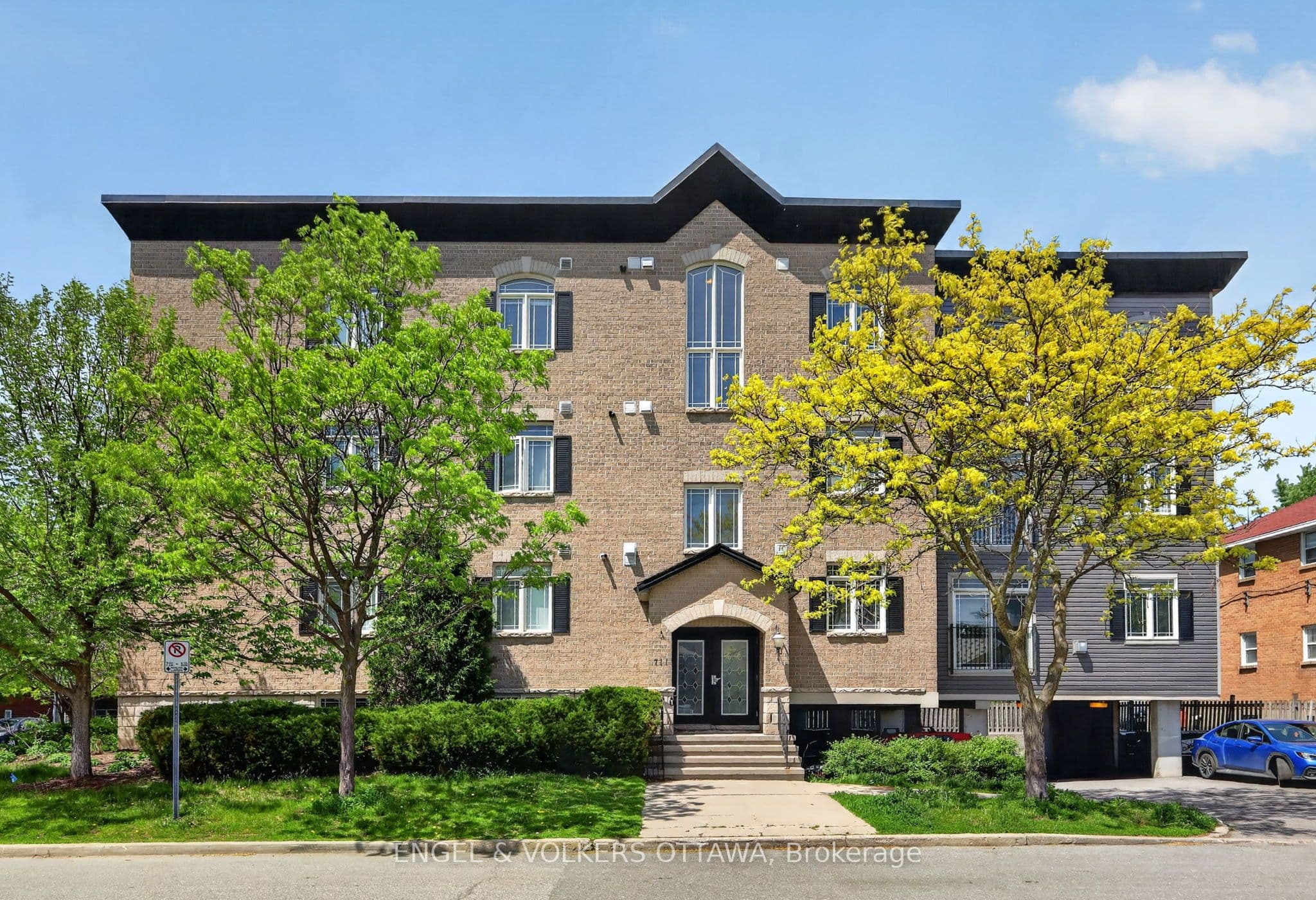 Unit 401 711 Churchill Avenue photo 1