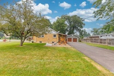 586 Lakeside Road photo 1