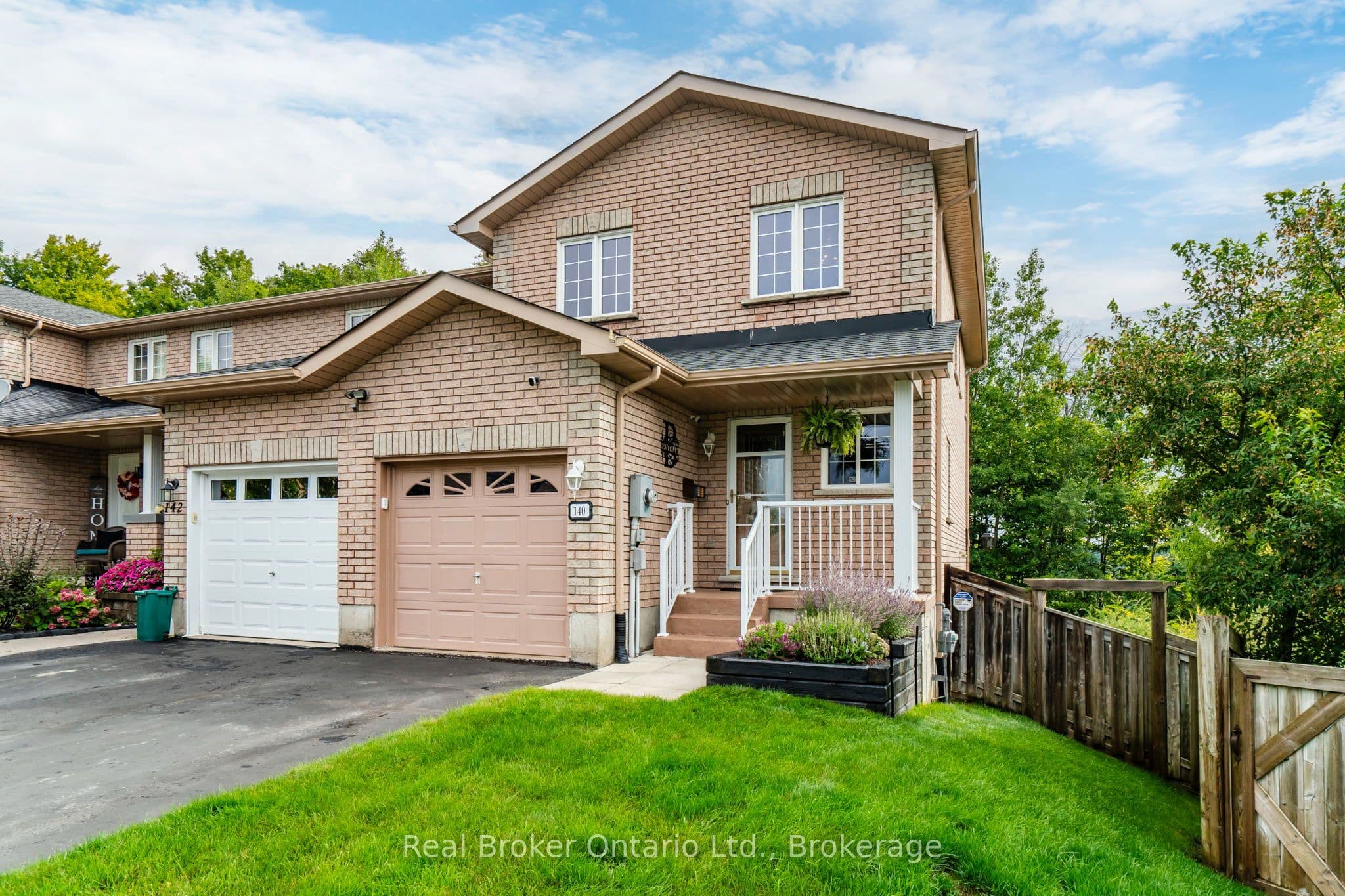 140 Southwinds Crescent photo 1